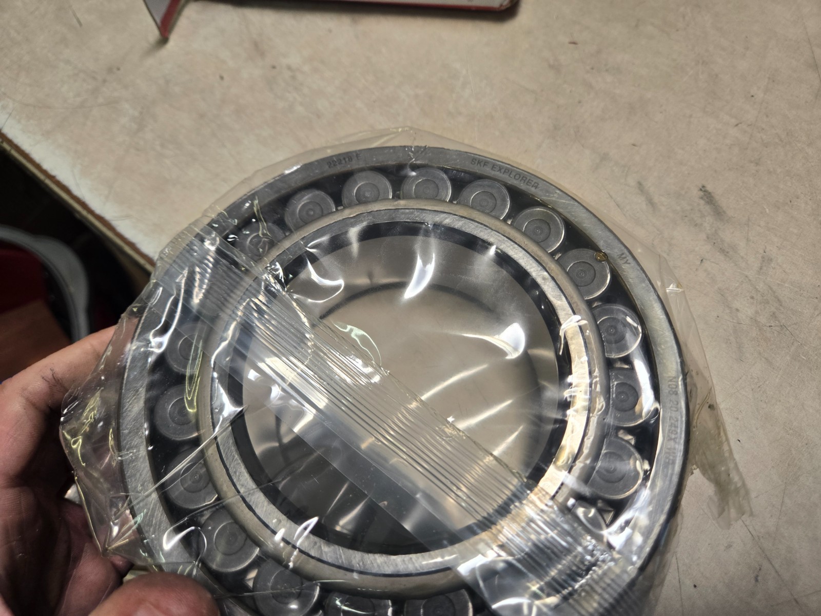 SKF 22218 E Spherical Roller Bearing 90x160x40 mm 22218E New Open box