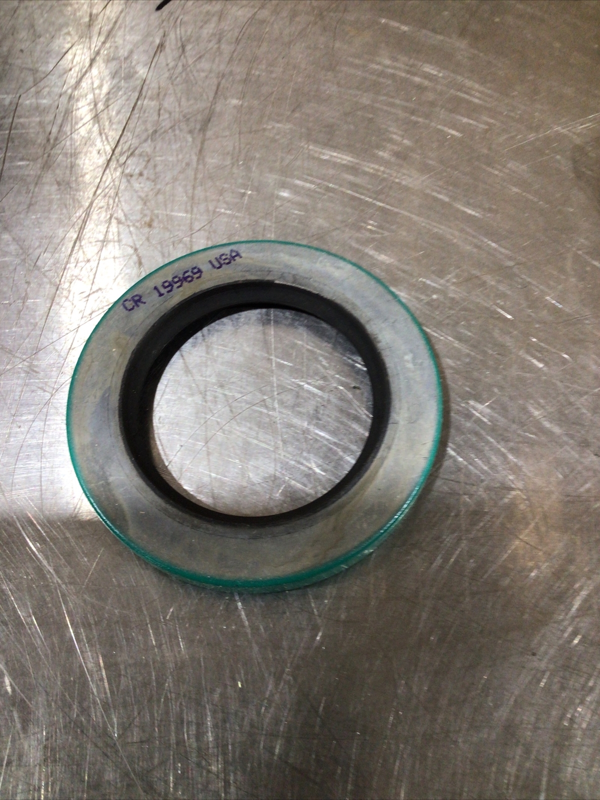 1PC SKF 17557 rotary seal Nos