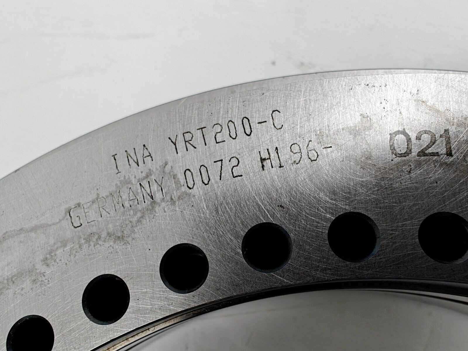 YRT 200 C INA AXIAL/RADIAL Rotary Turn Table Bearing 200x300x45mm Minor Damaged