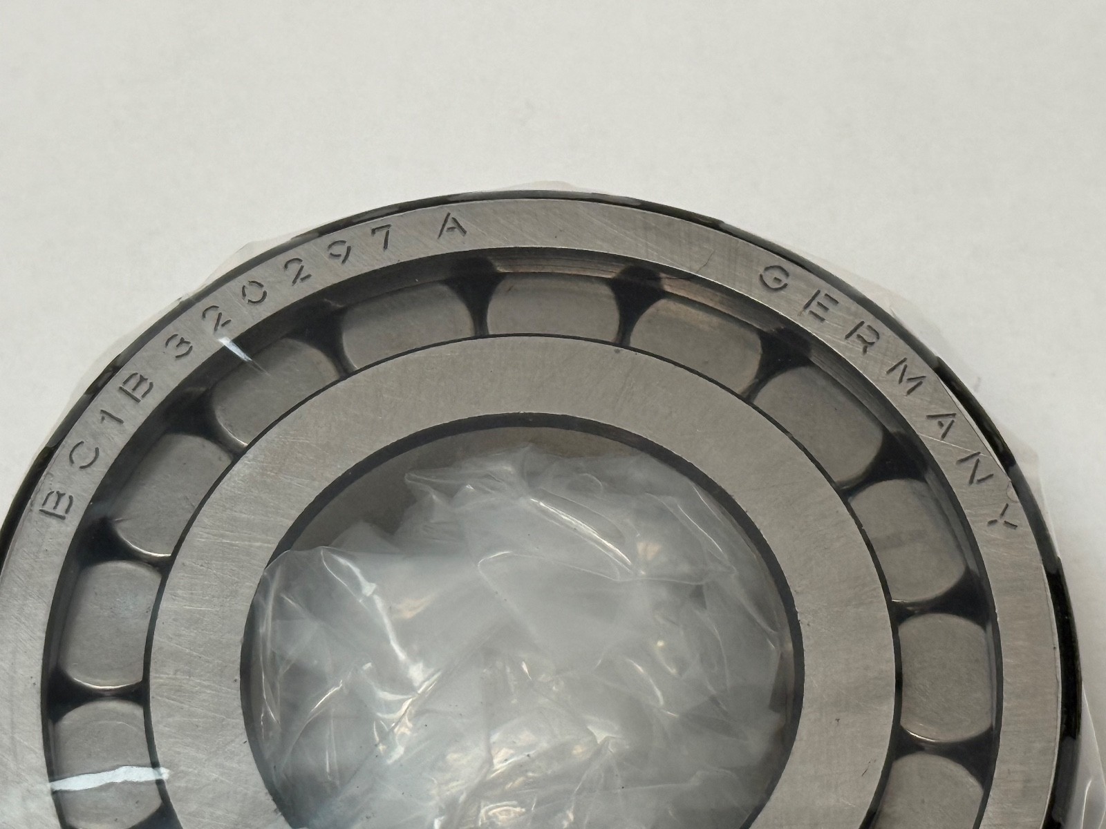 SKF BC1B-320297-A Cylindrical Bearing RU1570UM BC1B320297A 35x72x20.6 mm