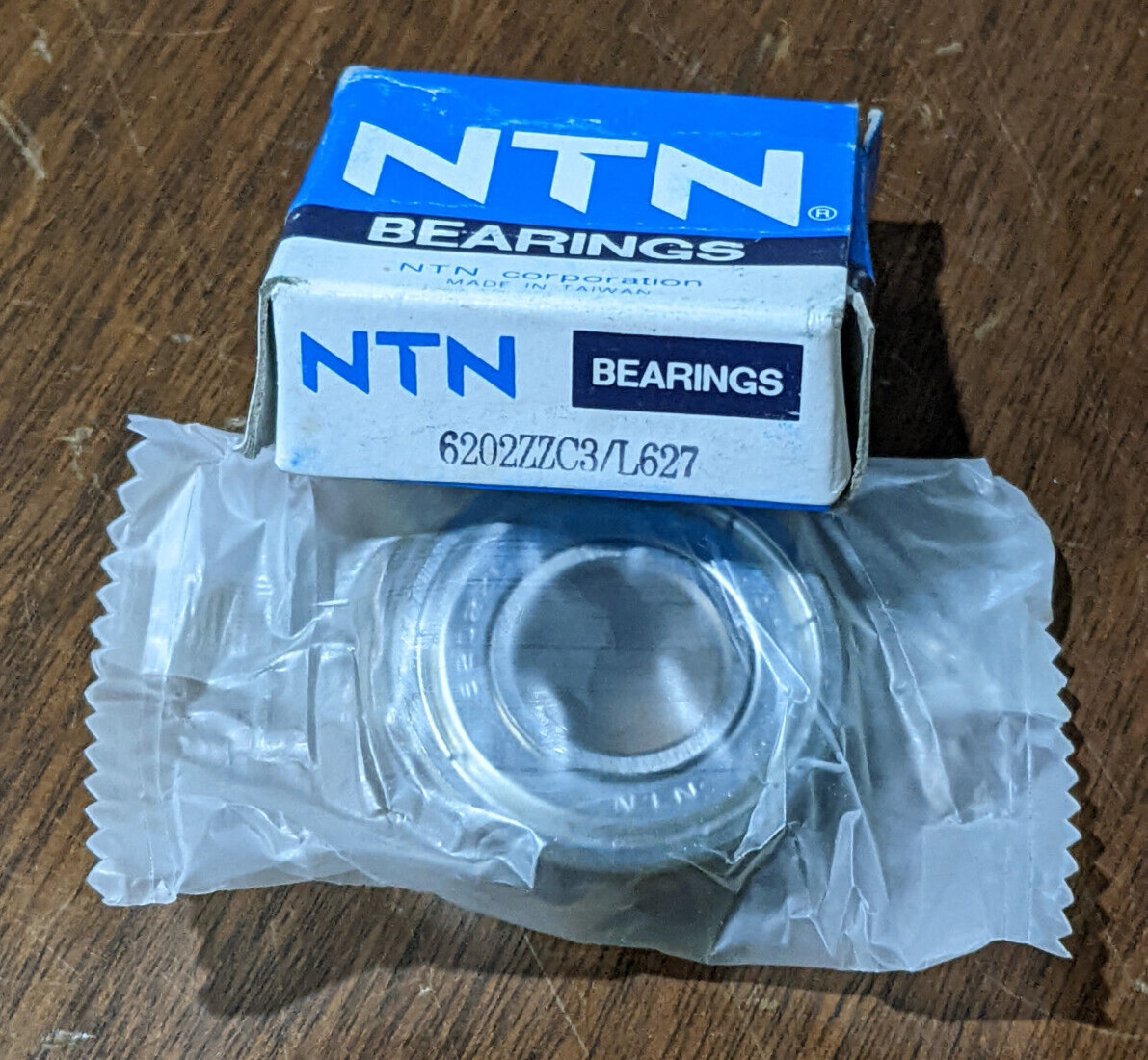 SKF 6004 2ZJEM Ball Bearing Assembly NEW IN BOX!