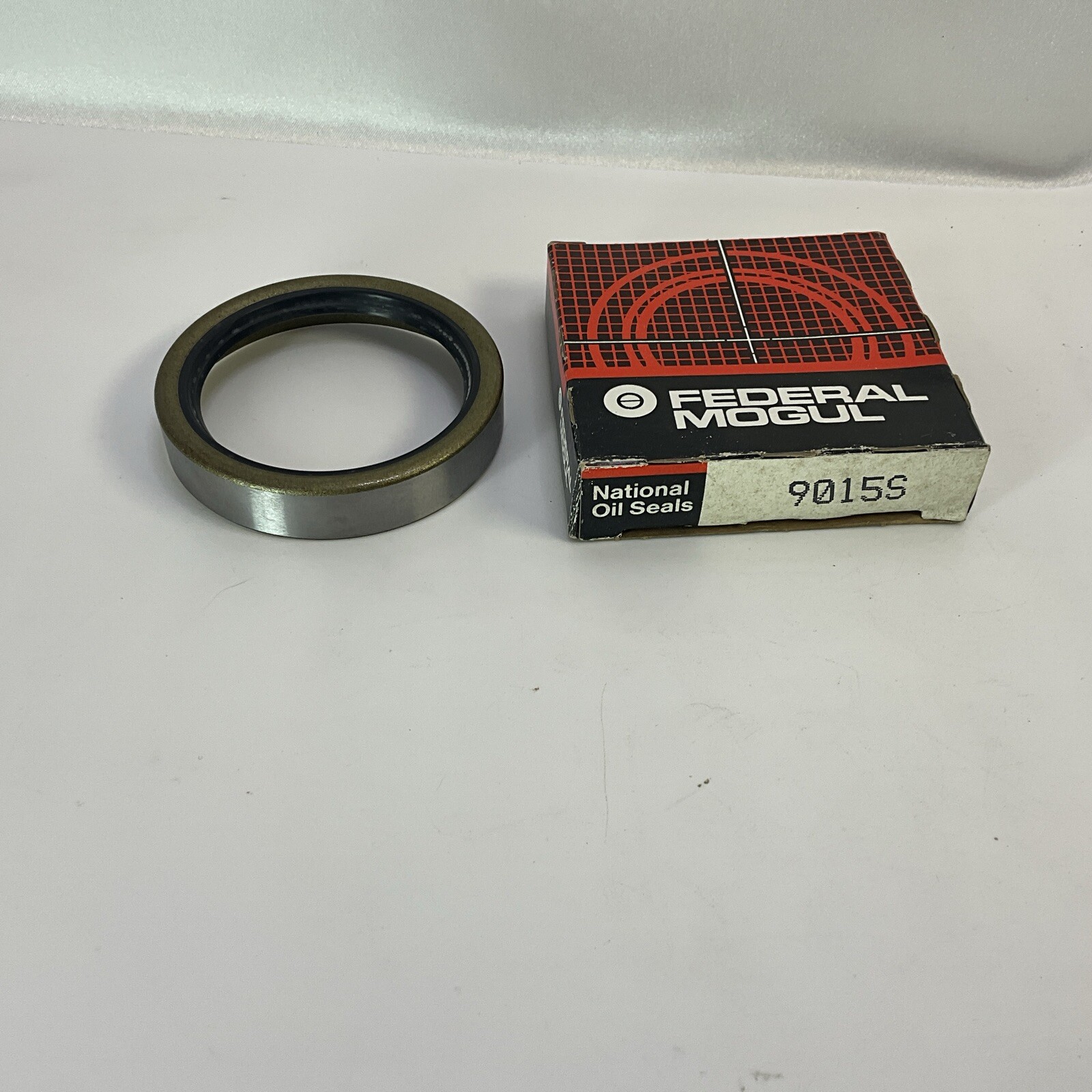 National Federal-Mogul Oil Seals 9015S NOS