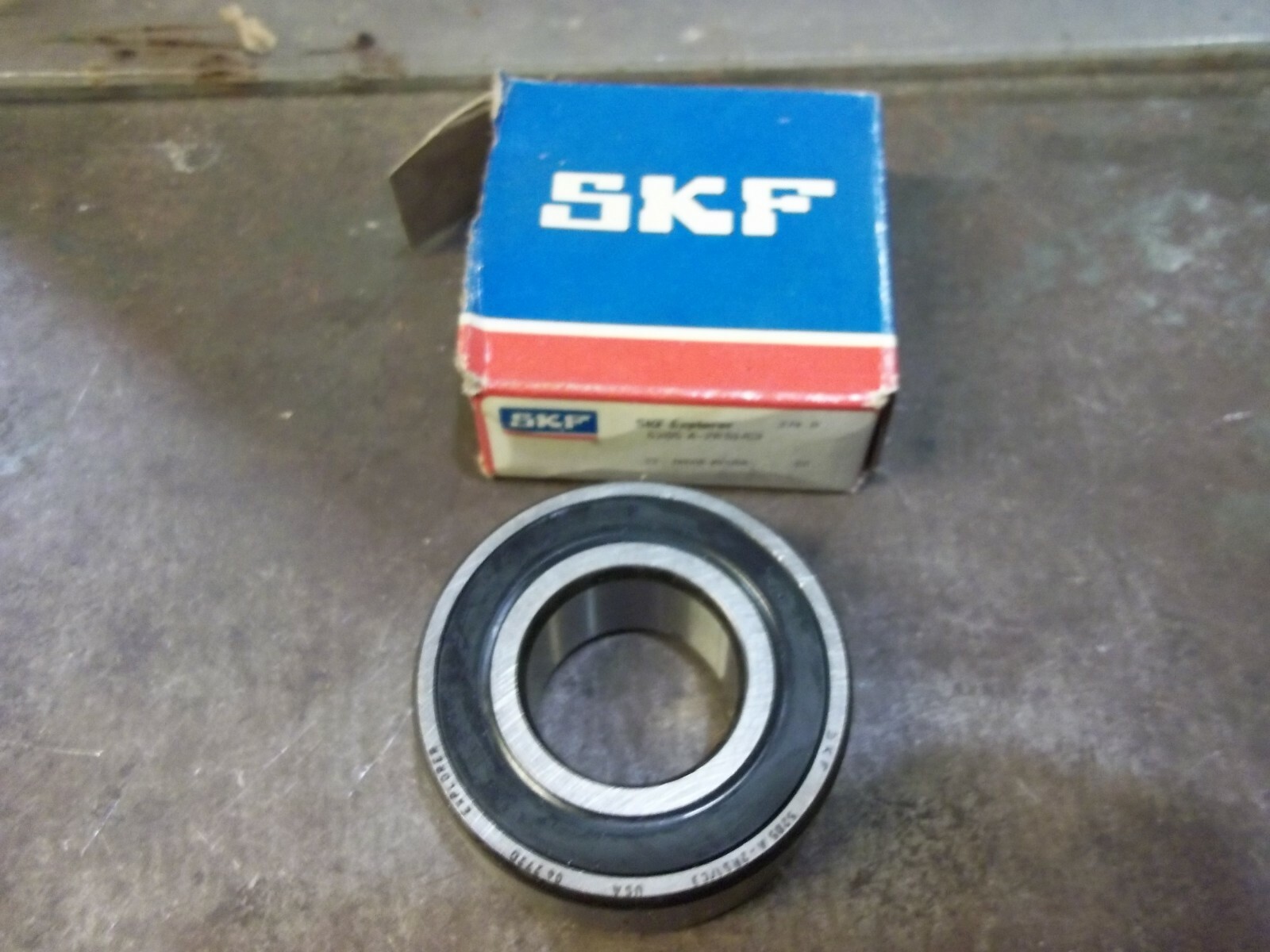 NIB SKF 5205 A-2RS1-C3 BALL BEARING (BIN117)