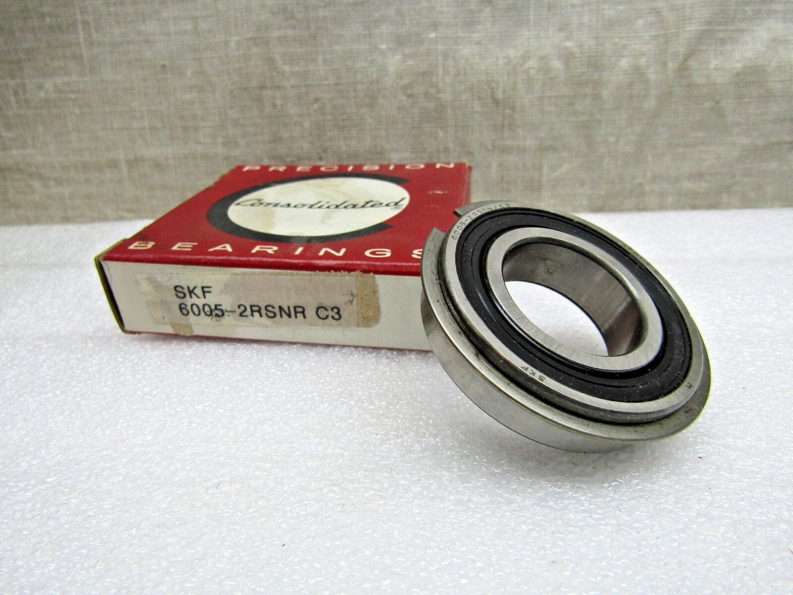 SKF 6005-2RSNR C3 25mm X 47mm X 12mm Sealed Snap Ring Bearing
