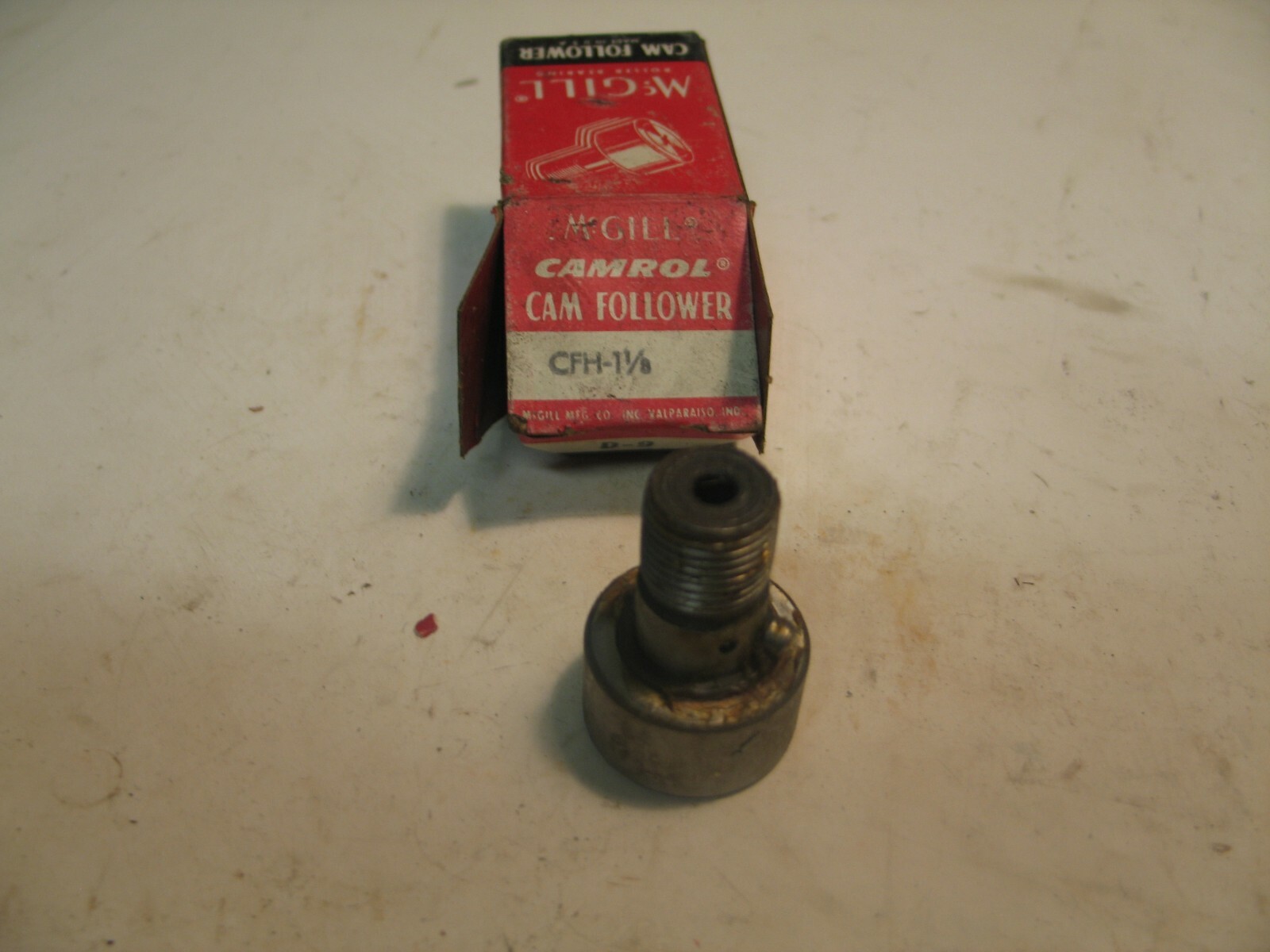 NIB MCGILL CFH-1 1/8 CAM FOLLOWER 1.125 X .625 .625 STUD WITH THREAD P4426