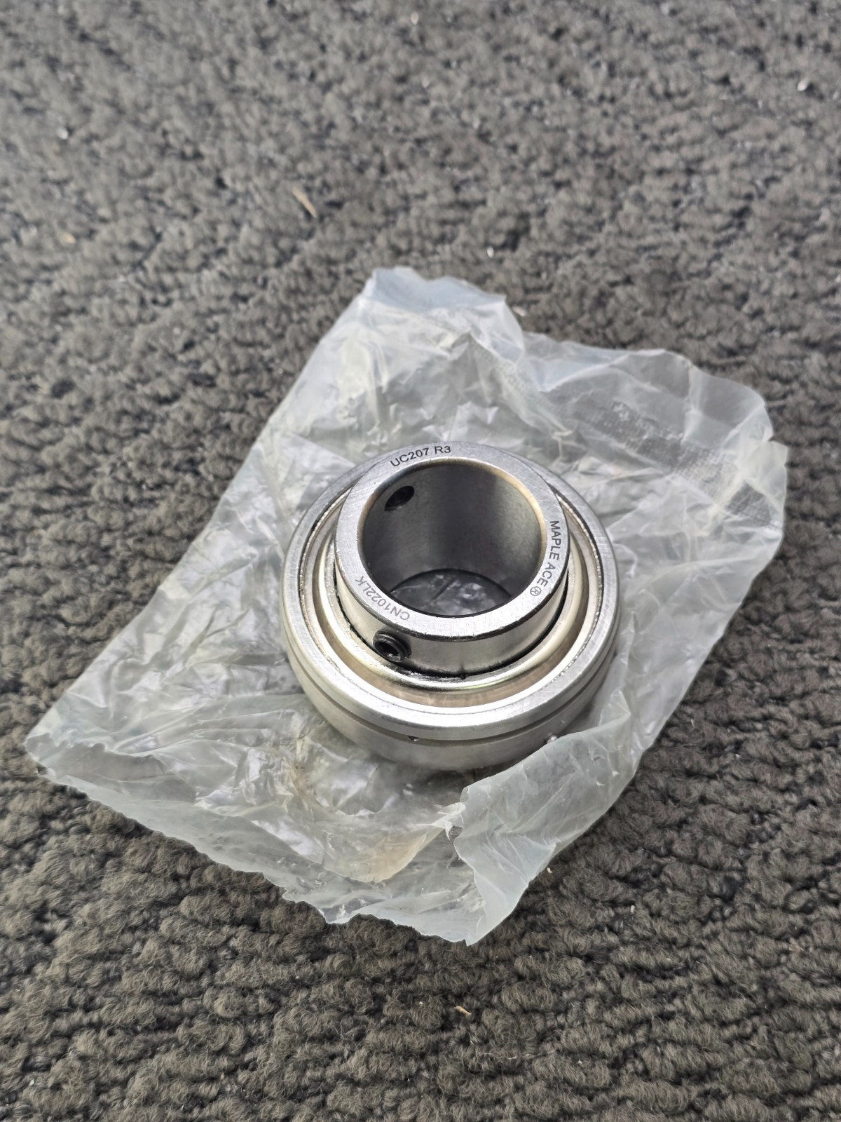 Maple Ace UC207-R3 Insert Bearing Triple-Lip Seal with Set Screws 1-5/16″ Bore