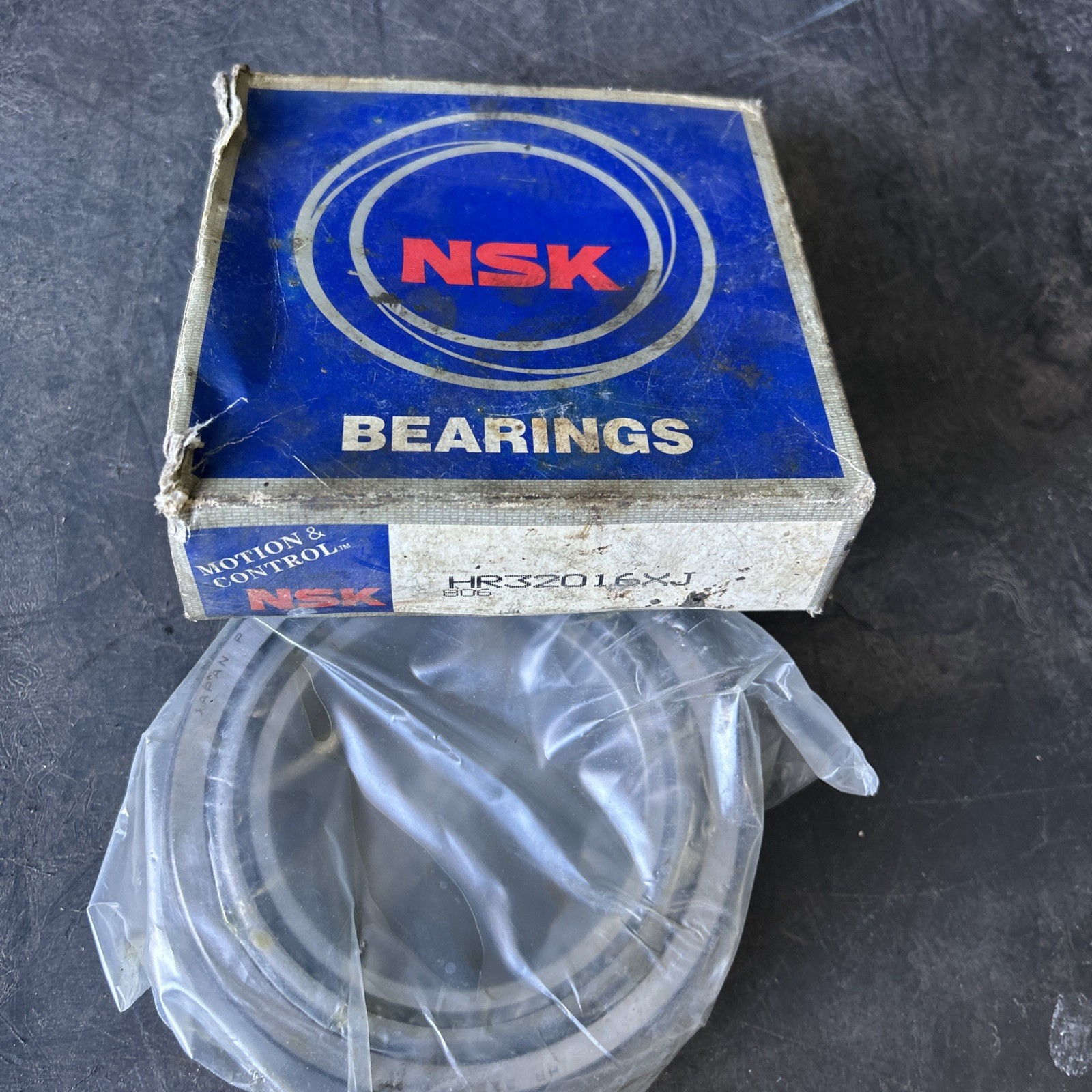 NEW NSK HR32016XJ tapered roller bearing 1PCS Fast Shipping
