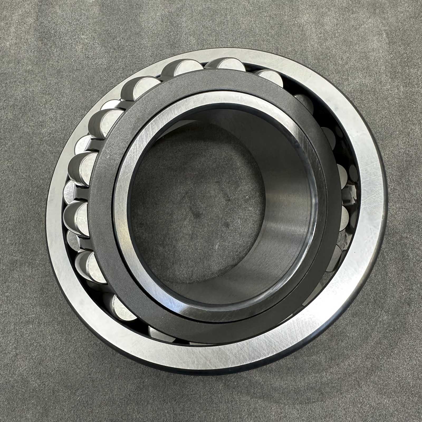 New 1× Spherical Roller Bearings for SKF 23218CCK/C3W33