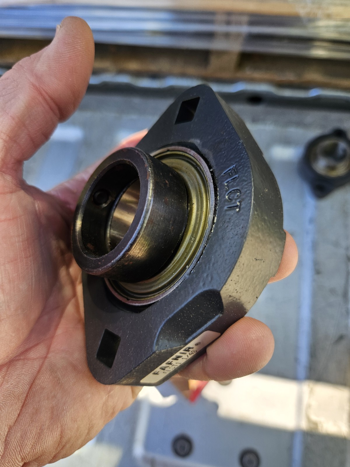 Fafnir FLCT1 1/4S Two-Bolt Flange Ball Bearing Unit – 1-1/4 in Bore, 2-Bolt NOS