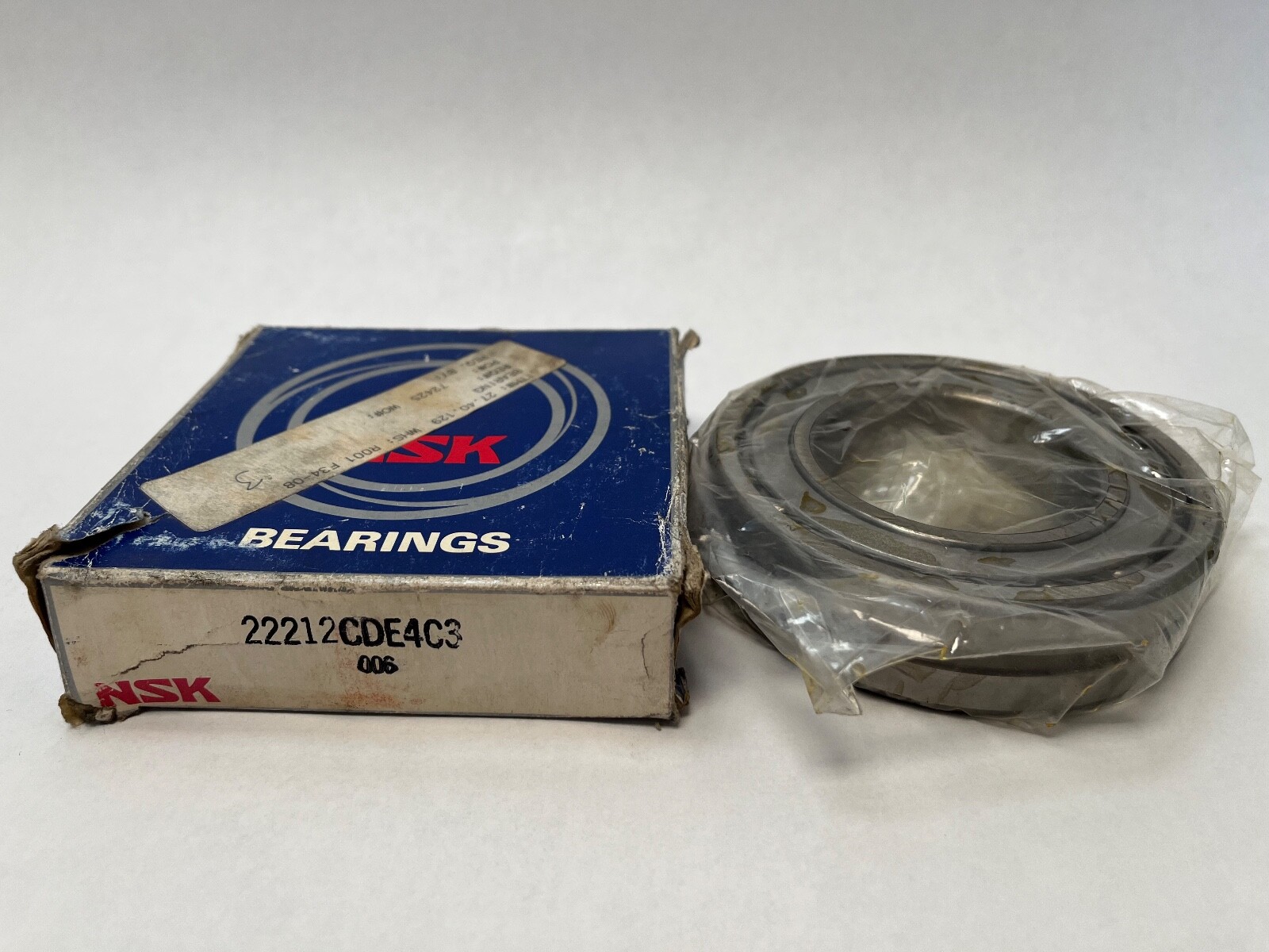 NSK 22212CDE4C3 Bearing 60x110x28 mm 22212-CD-W33-C3 22212-C-W33-C3 Japan