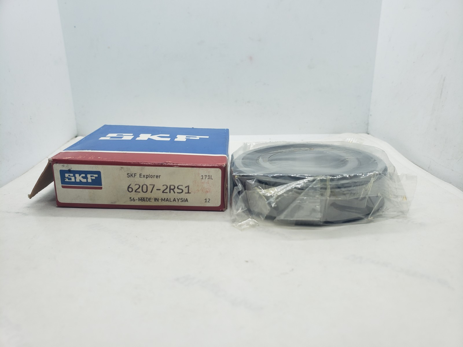 SKF EXPLORER 6207-2RS1 DEEP GROOVE BALL BEARING WITH RUBBER SEAL 35x72x19mm, NIB