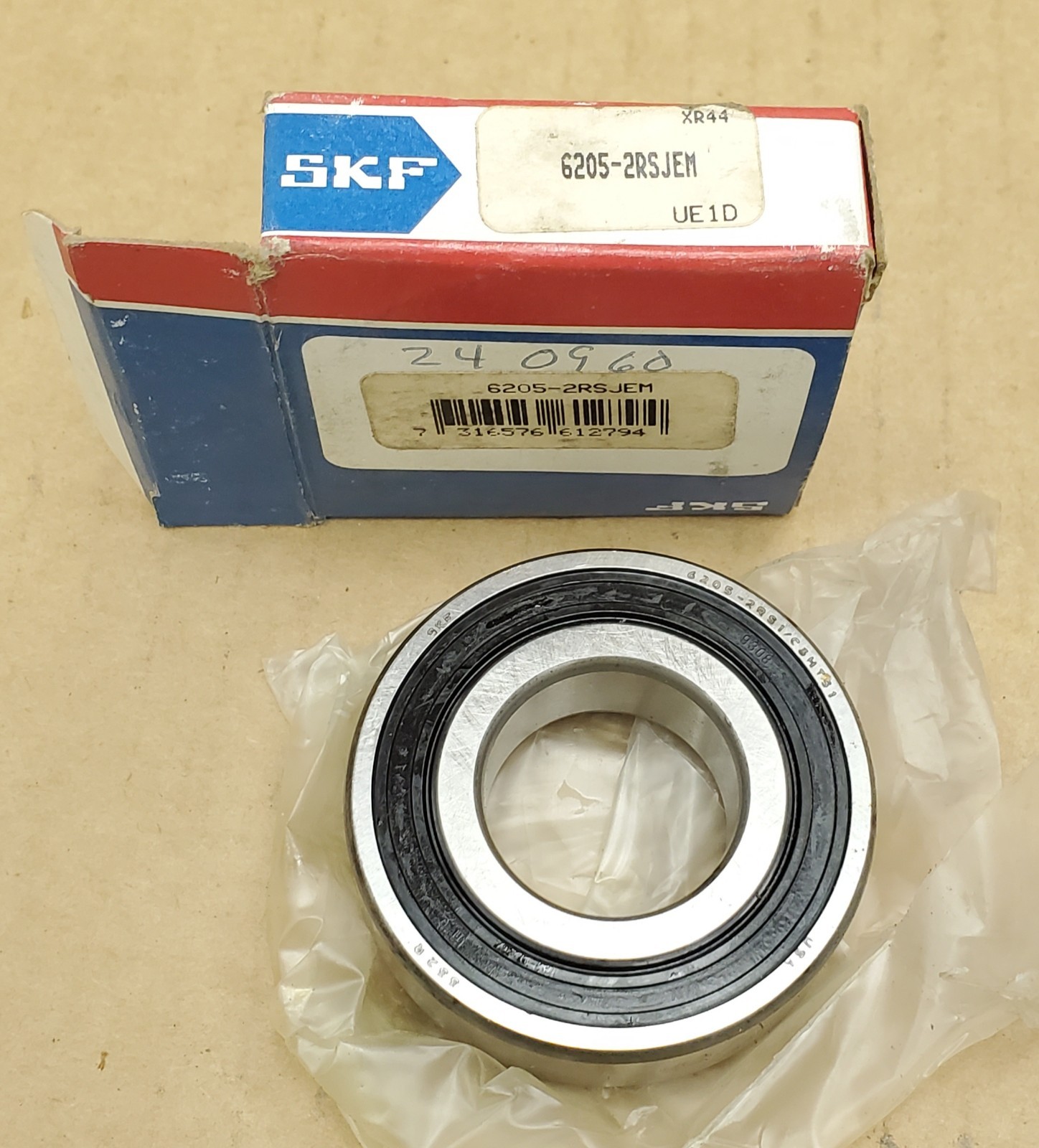 SKF Explorer 6205 2RSJEM Ball Roller Bearing Double Rubber Seal – NEW