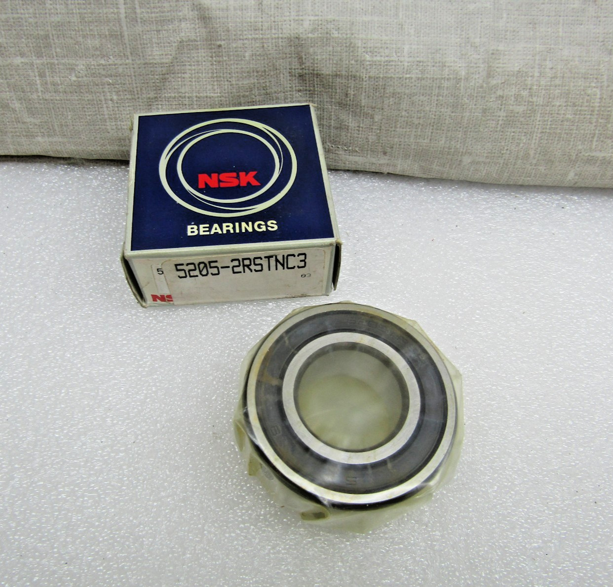 NSK 5205-2RS TN C3 25mm x 52mm x 20.6mm (.8125″) Sealed Angular Contact Bearing