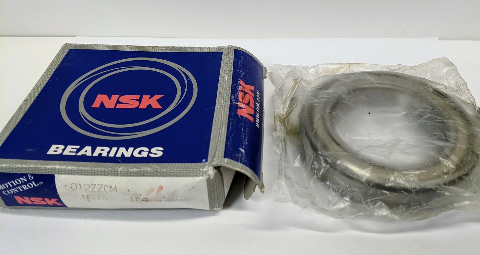 NSK 6012Z 6012ZZCM Roller Bearing Both Sides Steel Seal 60x95x18mm New