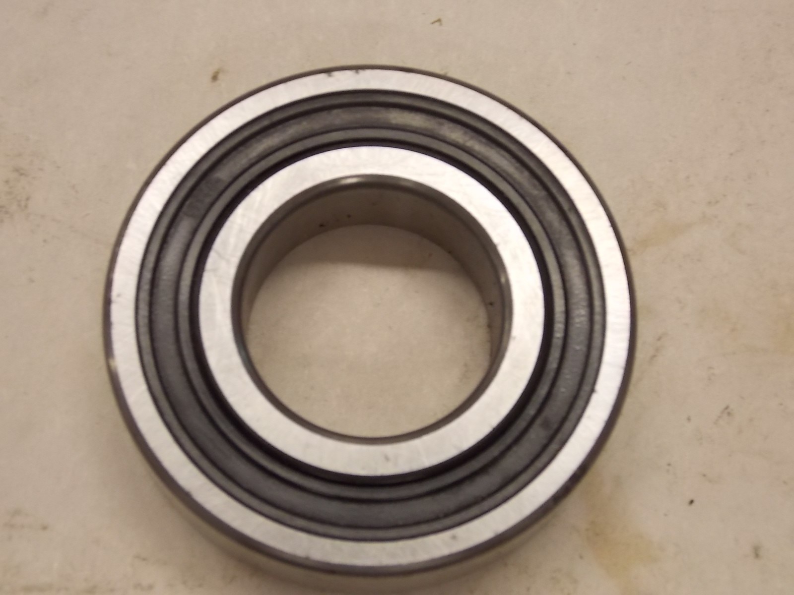 New SKF 6206-2RS1 C3GJN Ball Bearing 30mmx62mmx16mm B6