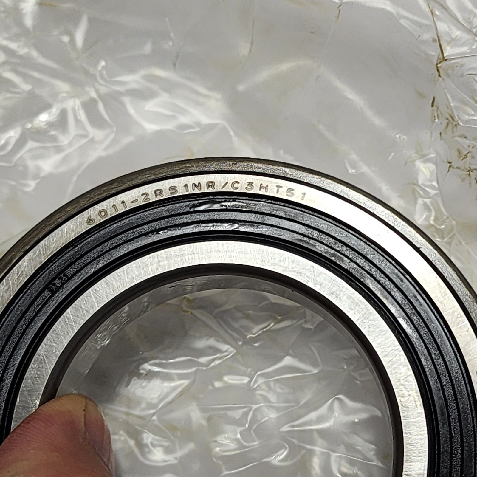 SKF 6011 2RSNRJEM / 6011 2RS NR C3 Ball Bearing