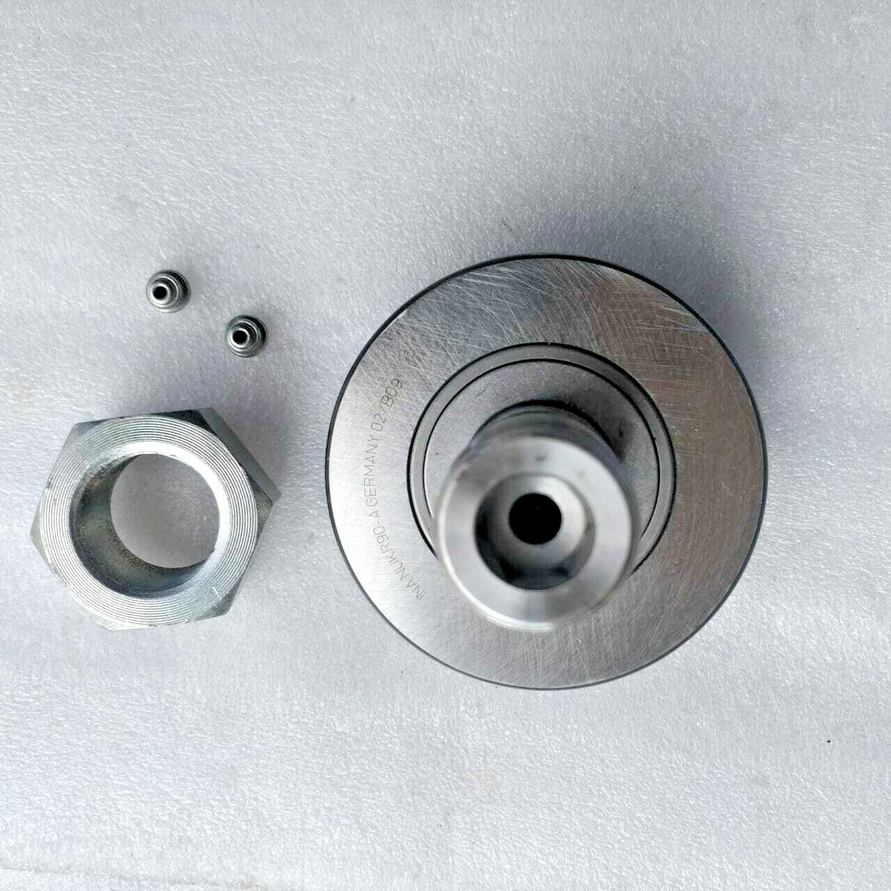 NUKR 90-A FULL COMPLEMENT Stud Type Track Rollers BEARING NEW INA NUKR90-A