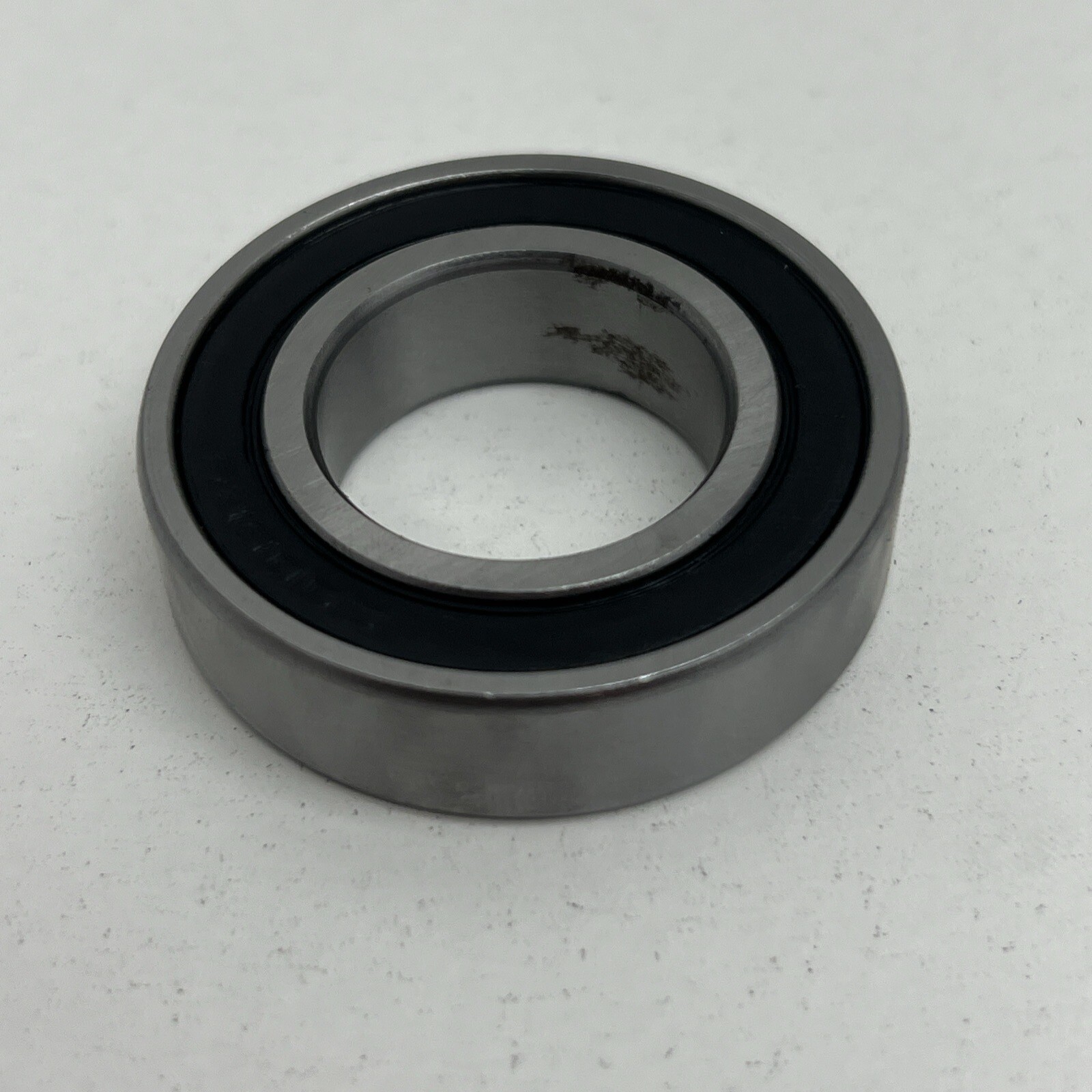 Lot of (22) 6005-RS Rubber Seal Shield Bearing 25 x 47 x 12mm *Rust Spots*