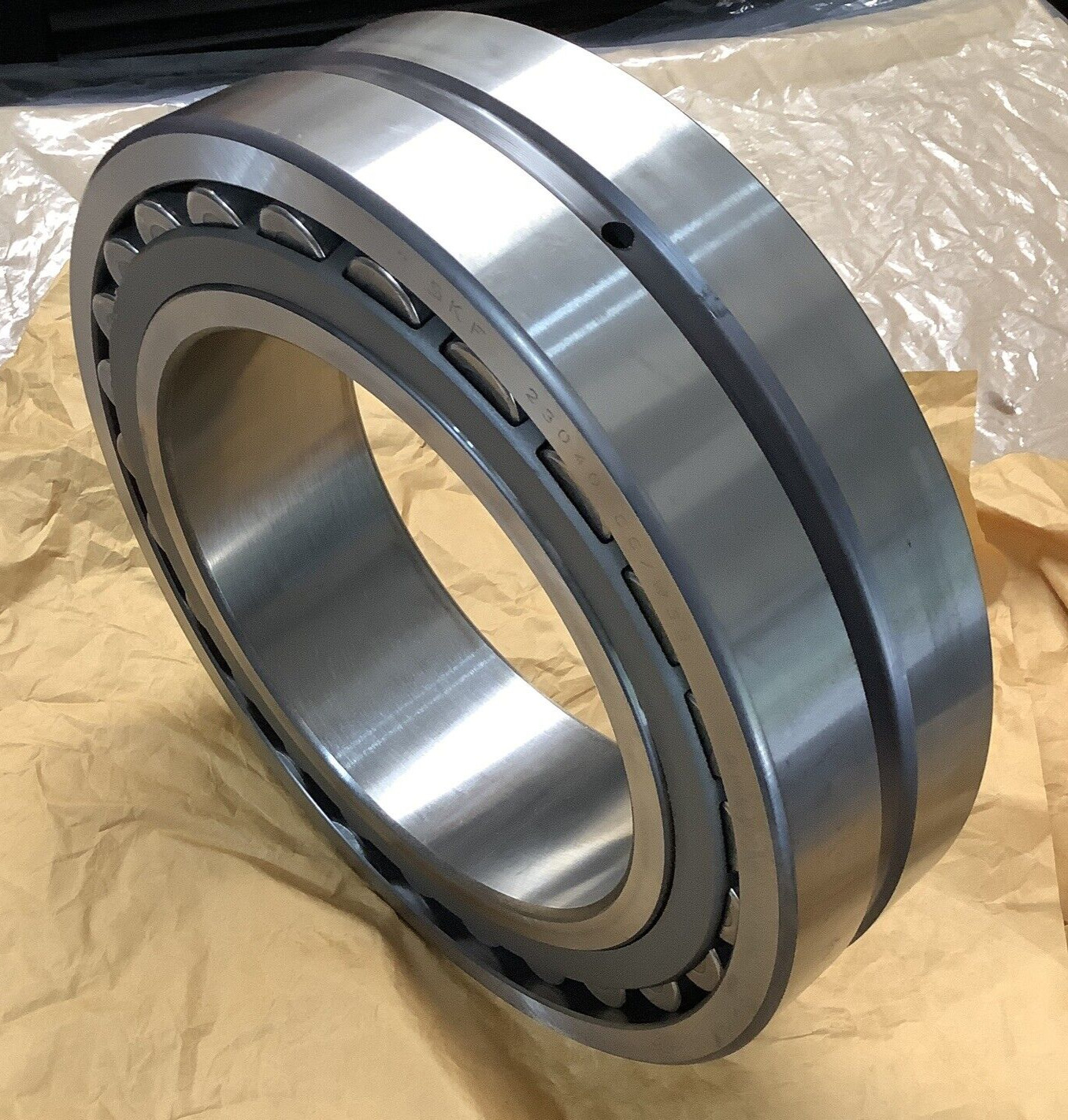 SKF 23040 CC/W33 SPHERICAL ROLLER BEARING 200 X 310 X 82MM **NEW NO BOX**