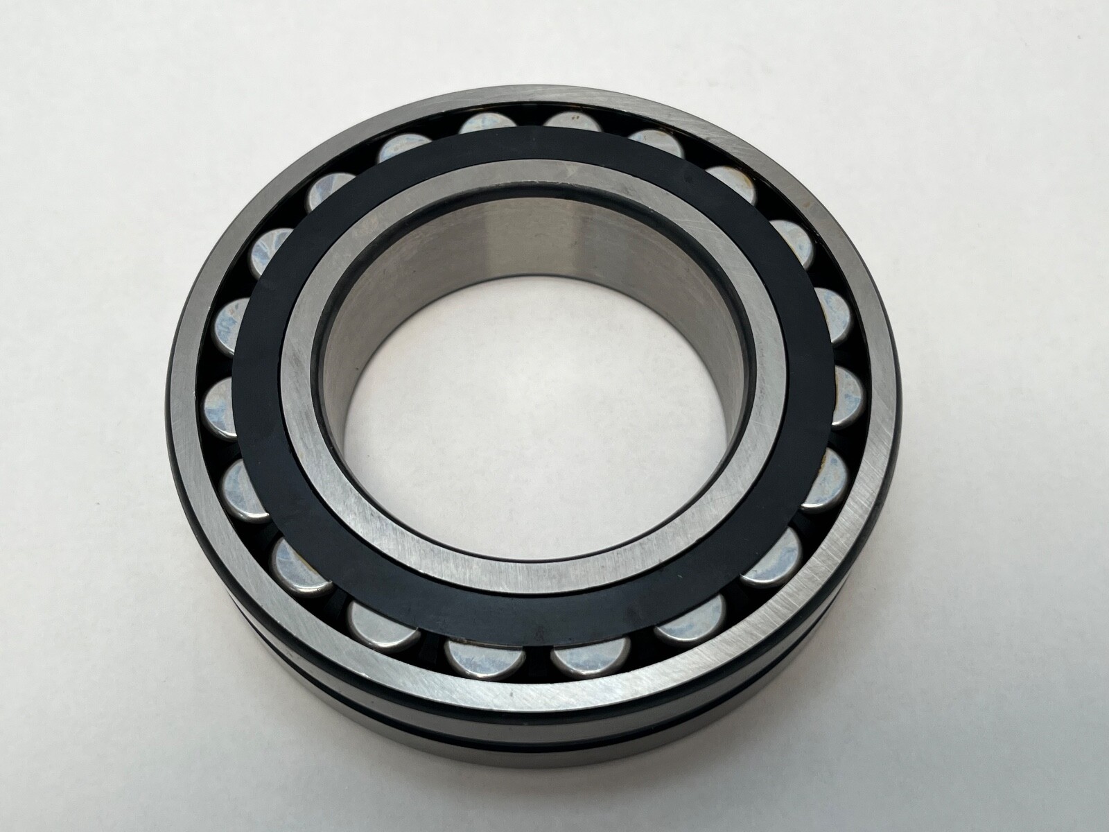 FAG 22215ESTVPBW33 Spherical Bearing 75x130x31 mm 22215-E-S-TVPB-W33 Switzerland