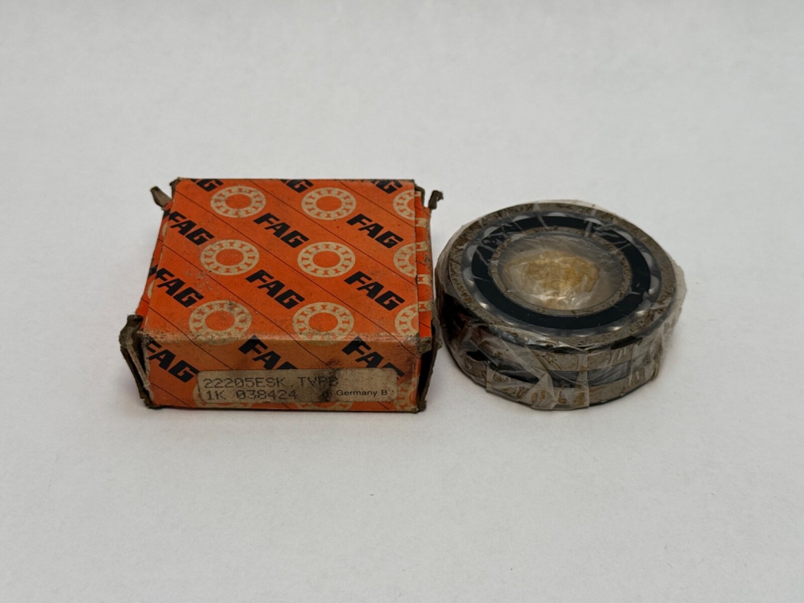 FAG 22205ESK.TVPB Bearing 22216E 22205-E-S-K-TVPB-C3-W33 25x52x18 mm