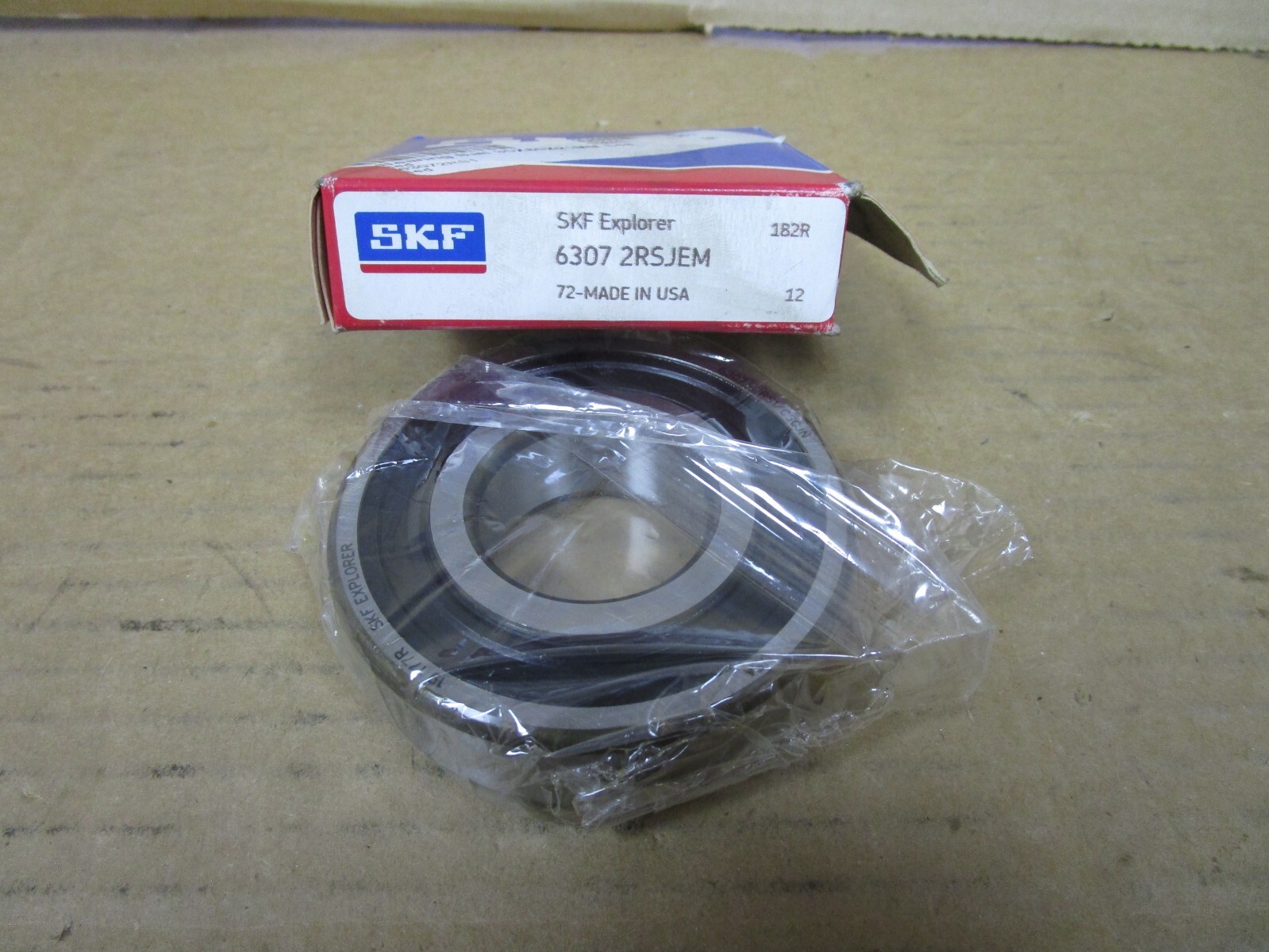 NEW SKF DEEP GROOVE BALL BEARING 6307 2RSJEM