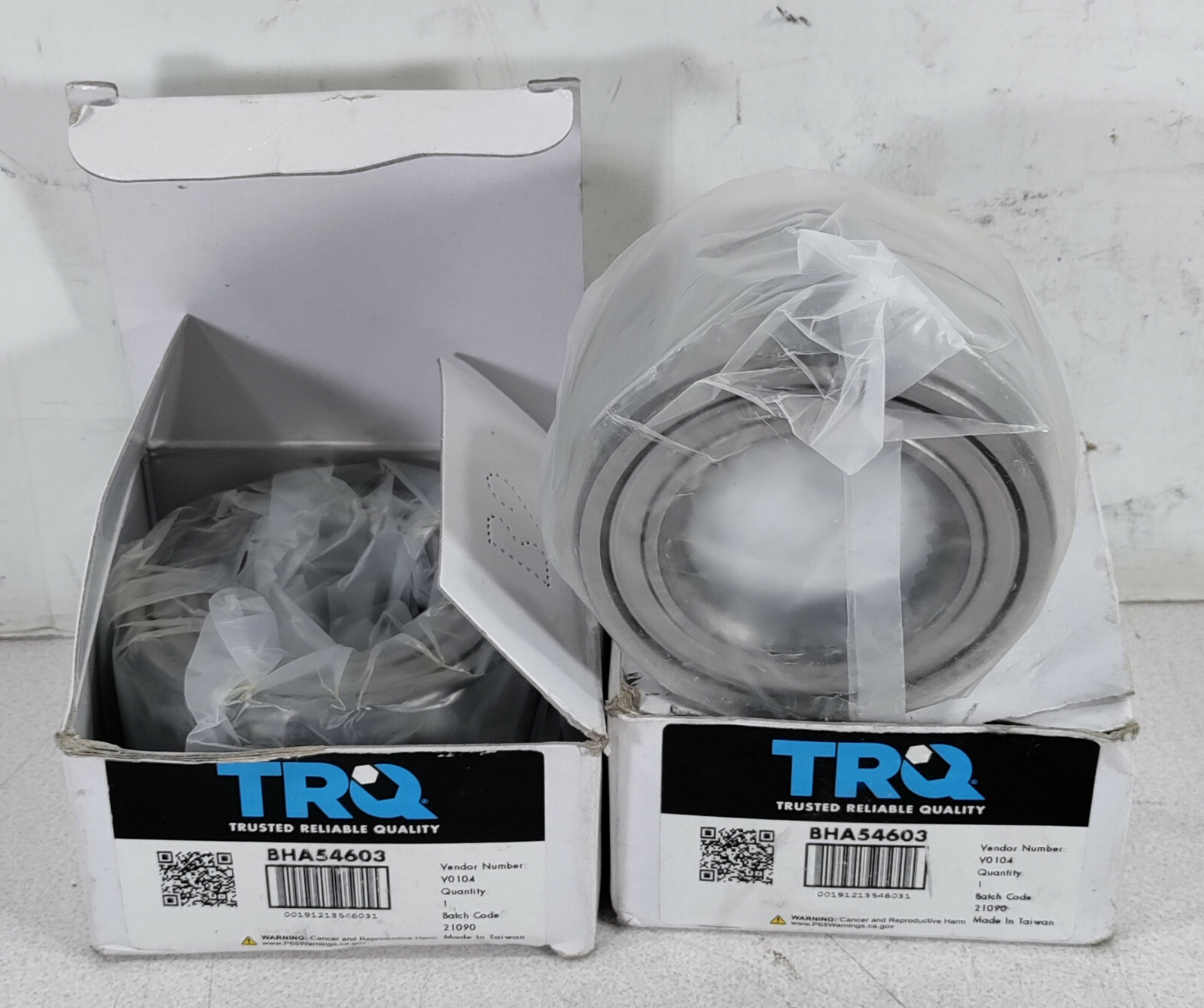 2 NEW TRQ BHA54603 WHEEL BEARINGS NIB ***MAKE OFFER***
