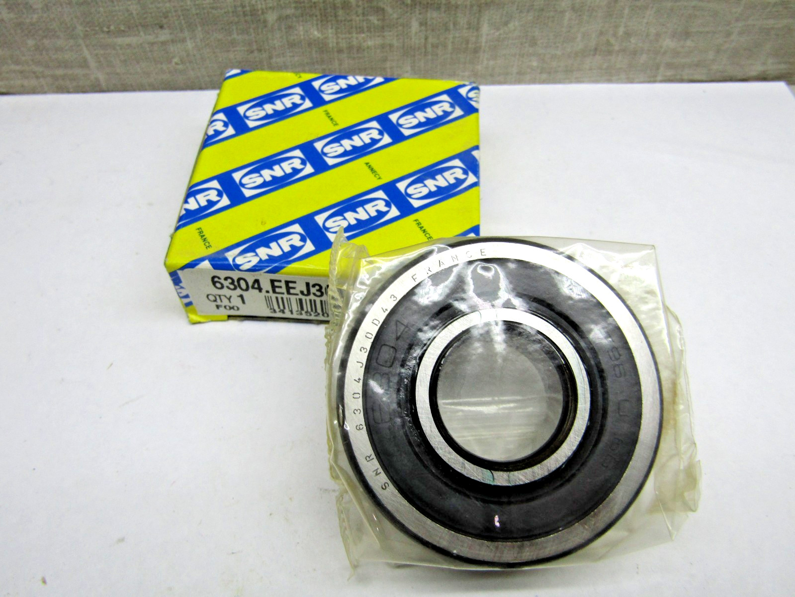 SNR France 6304.EE.J30 6304-2RS C3 20mm X 52mm X 15mm Sealed Bearing