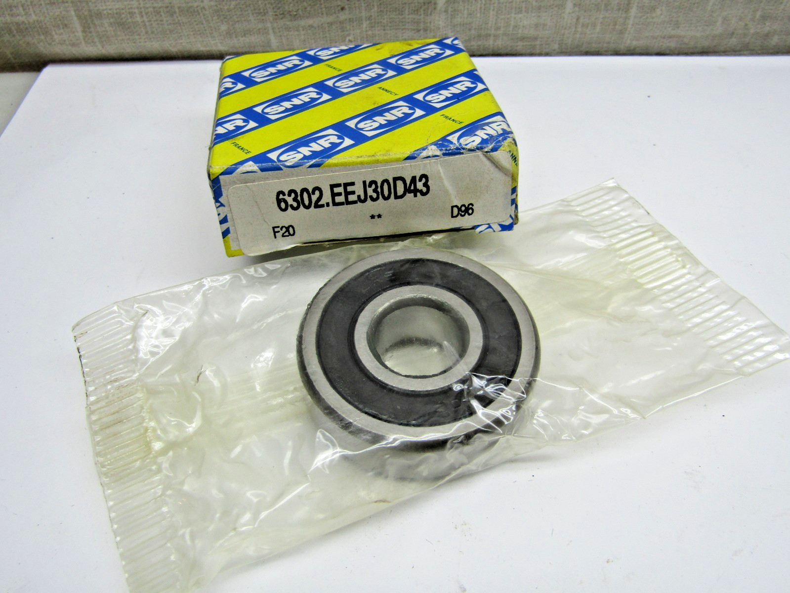 SNR 6302.EE J30 6302-2RS C3 15mm X 42mm X 13mm Sealed Bearing