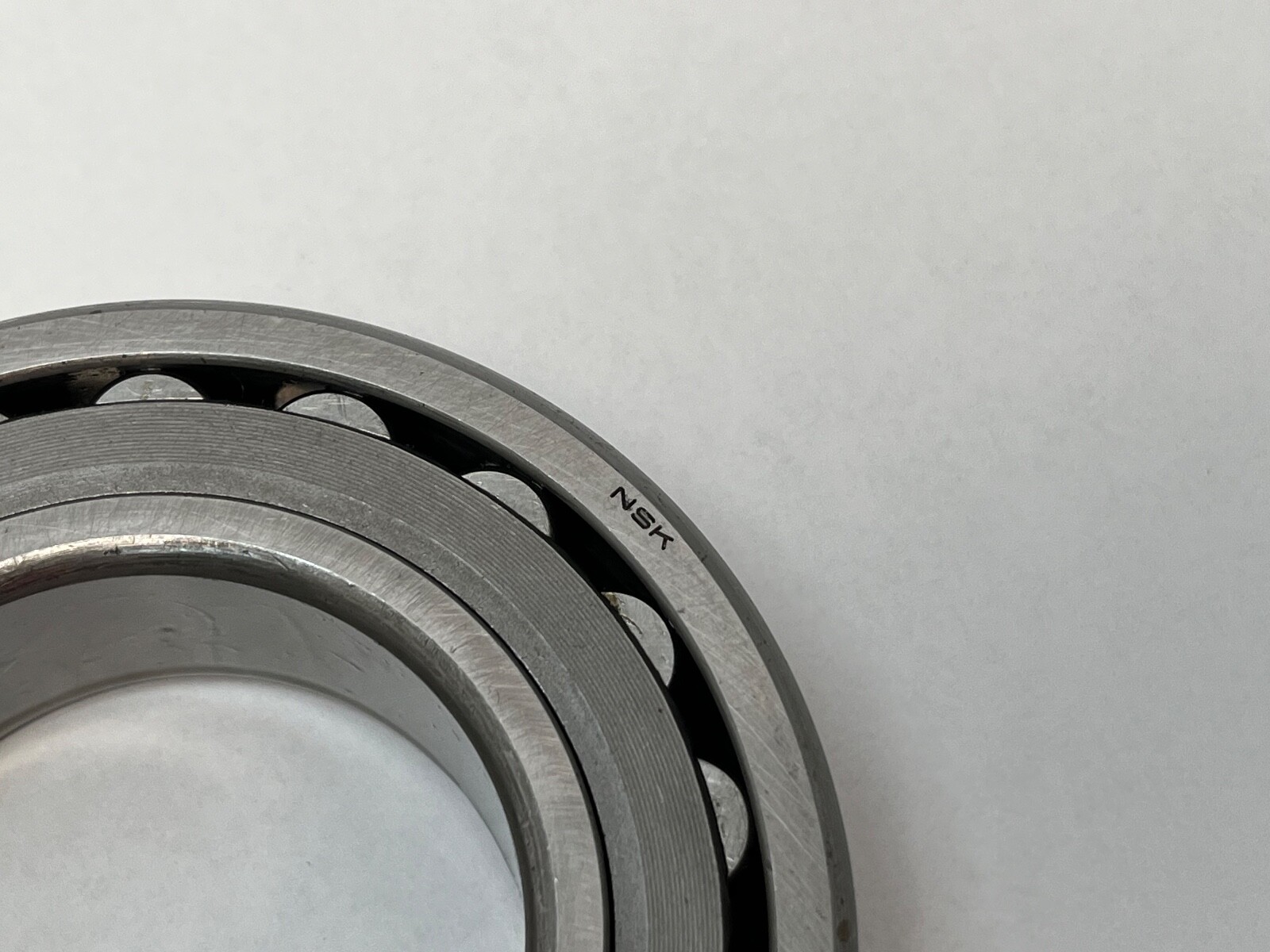 NSK 22212CD Bearing 60x110x28 mm 22212-CD 22212CJ 22212C Japan