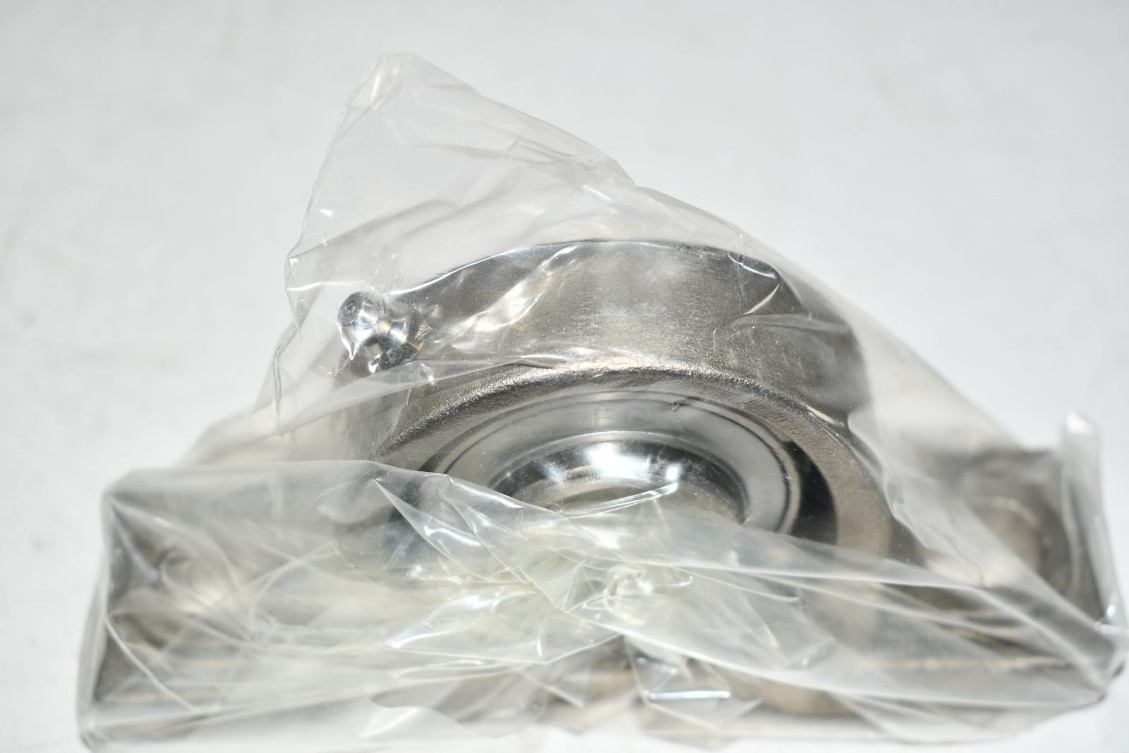 NEW AMI BEARINGS MUCP205-15 Wide Inner Ring 304 Cast Stainless Steel Housing Mat