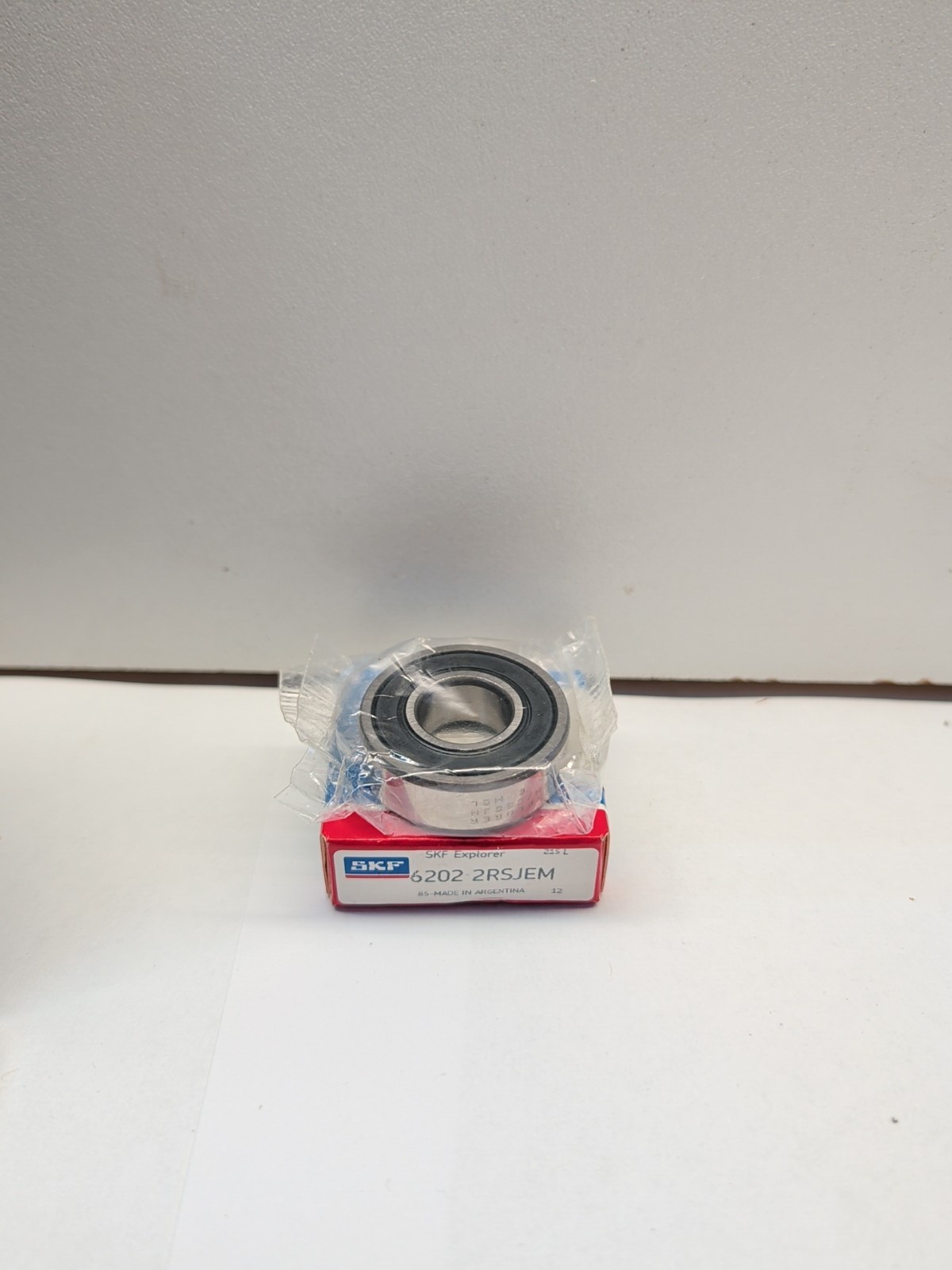SKF 6202 2RSJEM Sealed Ball Bearing BNIB