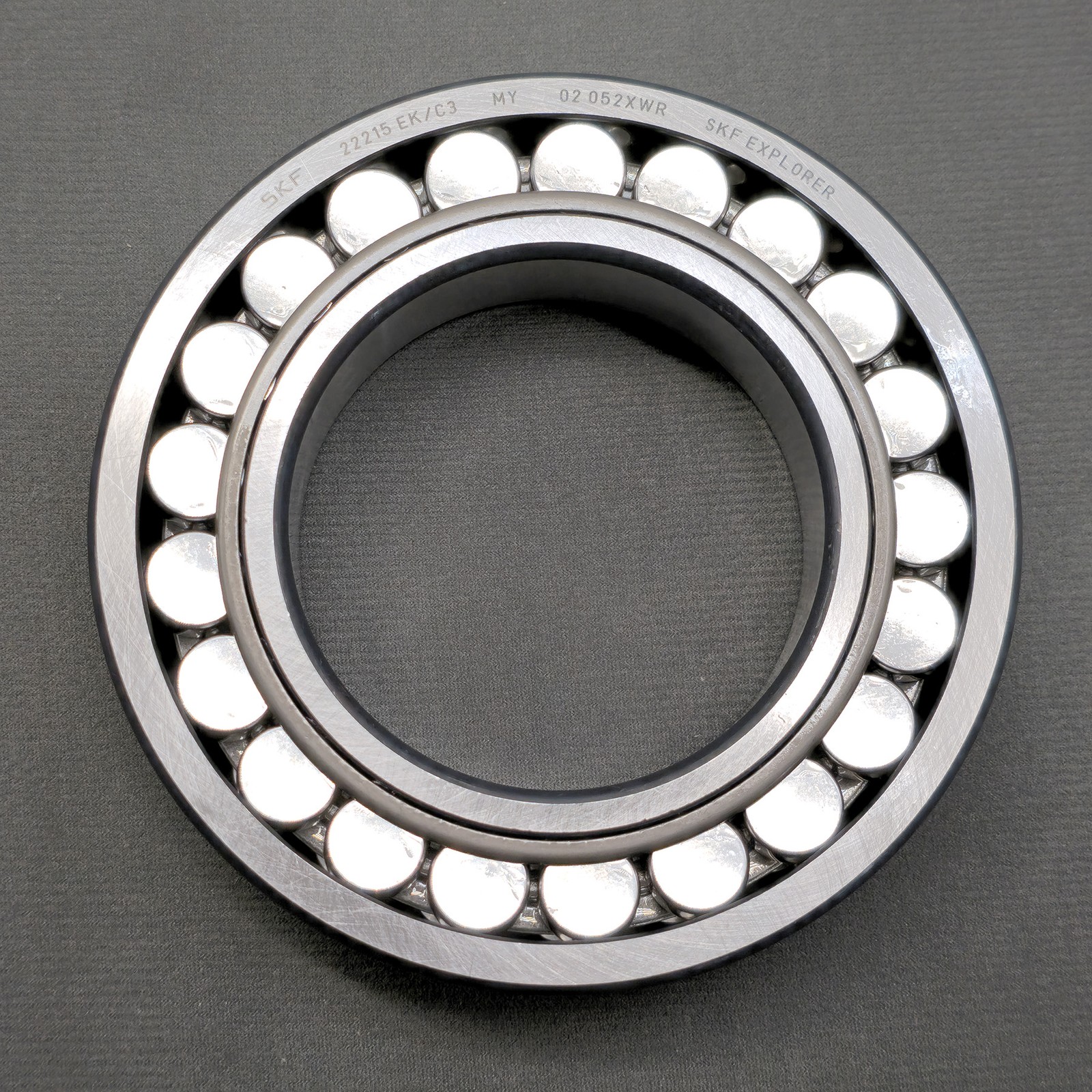 1PCS Spherical Roller Bearing For SKF 22215 EK C3 22215 EK/C3 75x130x31mm NEW
