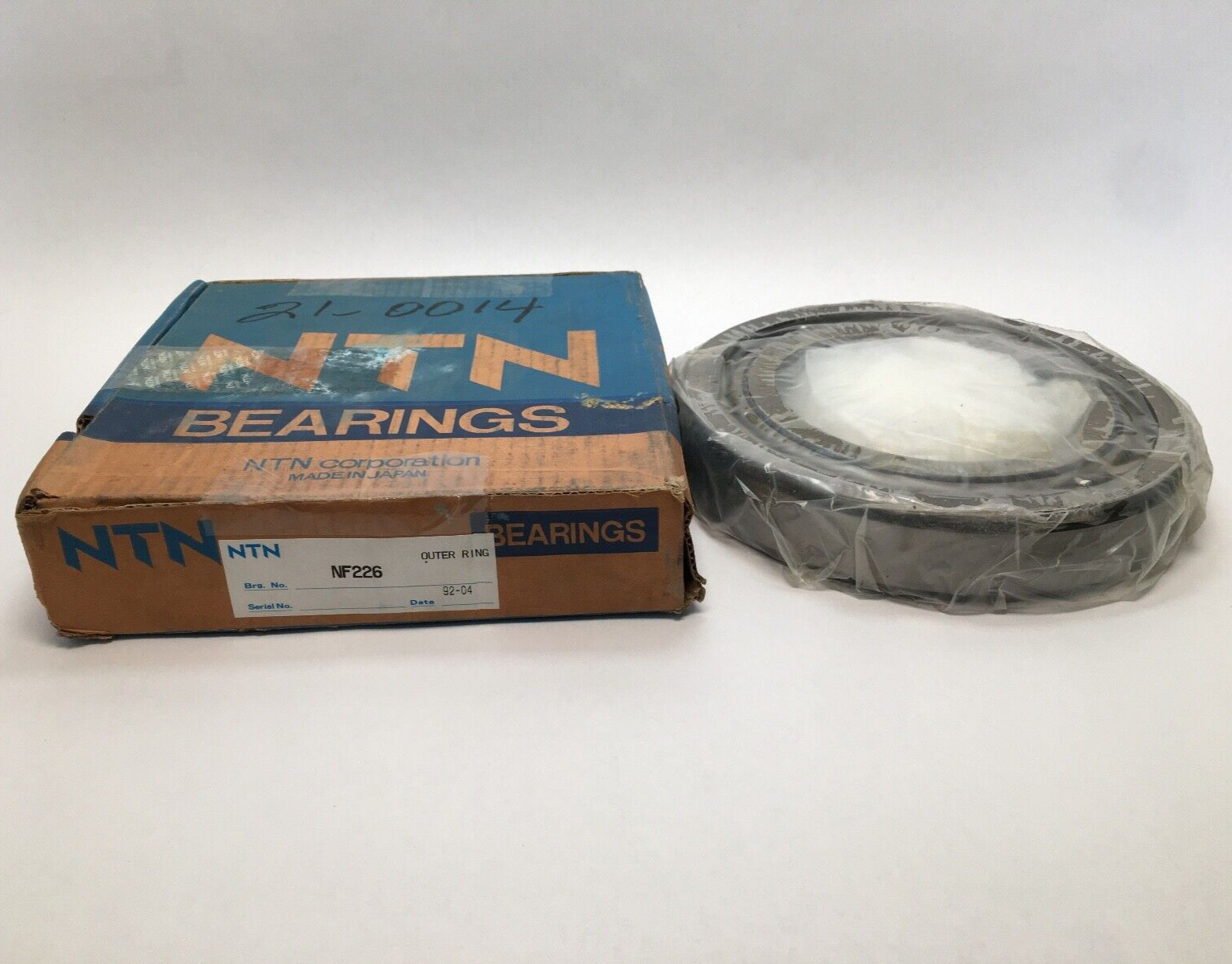 NTN NF226 Cylindrical Roller Bearing 130x230x40 mm NF 226 Japan