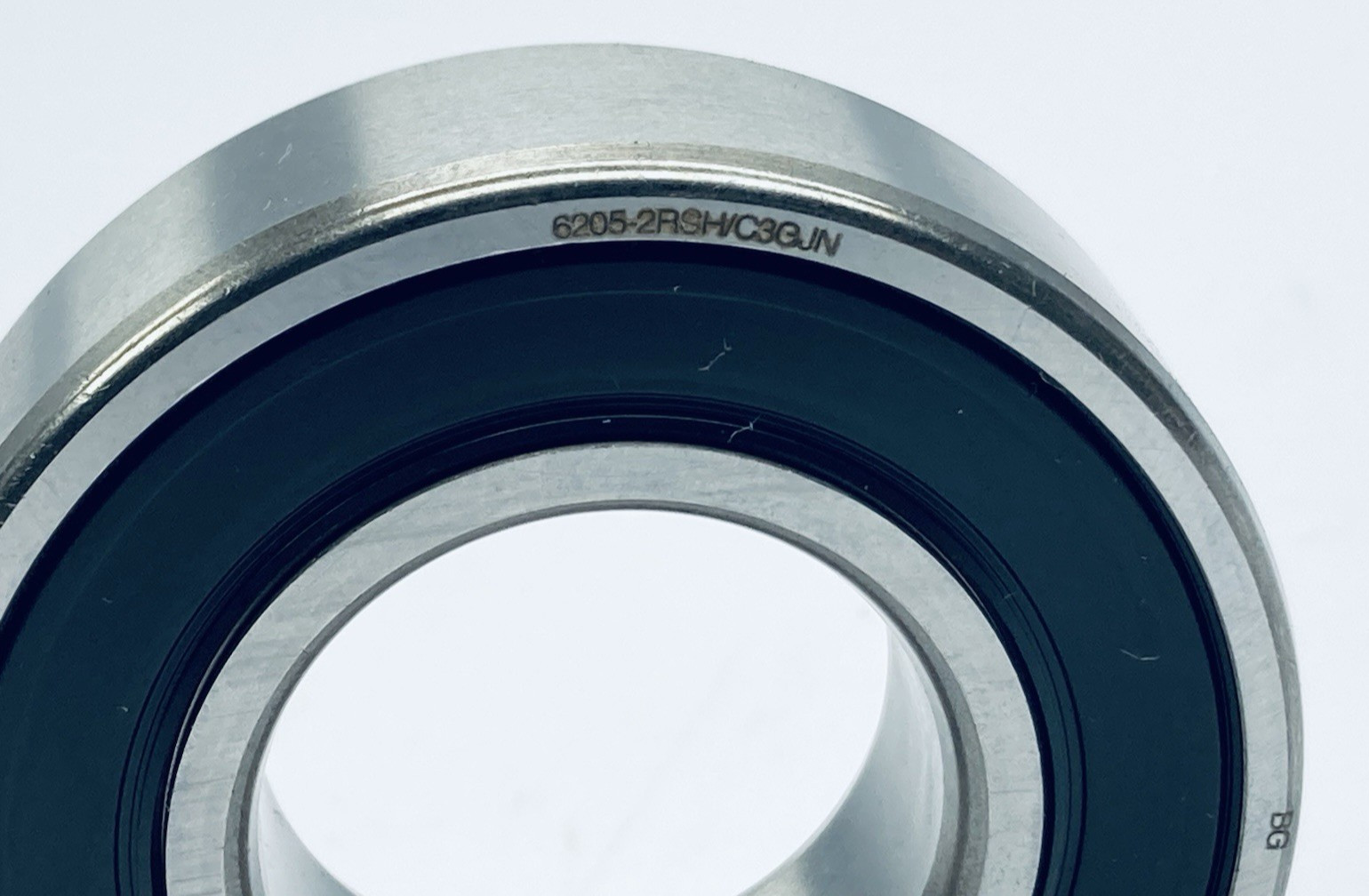 Lot of 4 SKF 6205-2RSH / 6205 2RSJEM Deep groove Ball Bearing 25mm-Id 52mmOd 15W