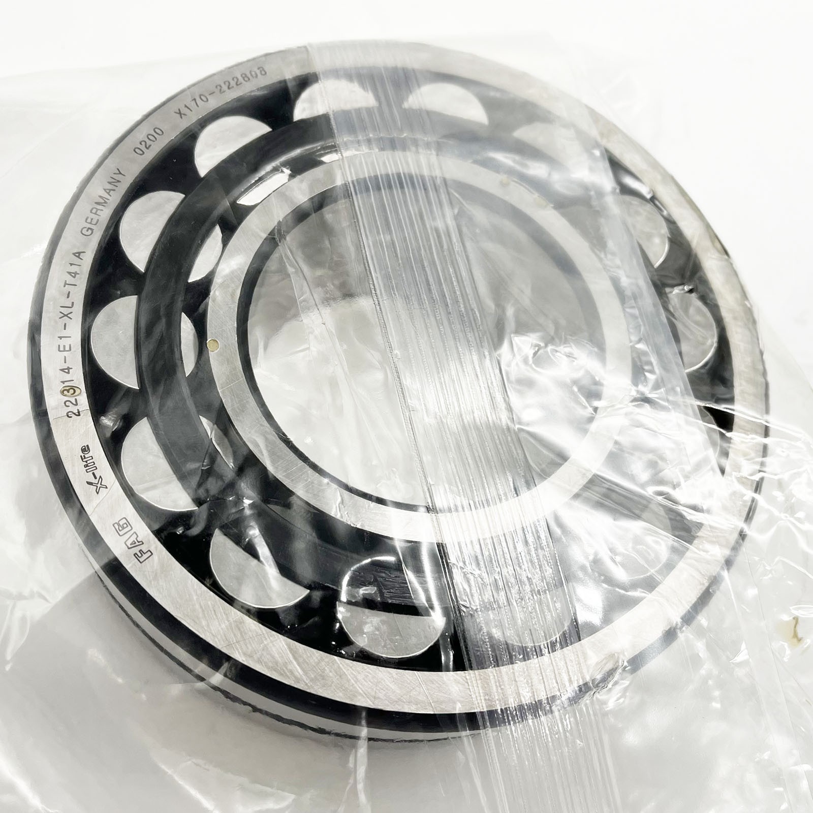 New Spherical Roller Bearing 23222-E1A-XL-M-C3 for FAG Schaeffler