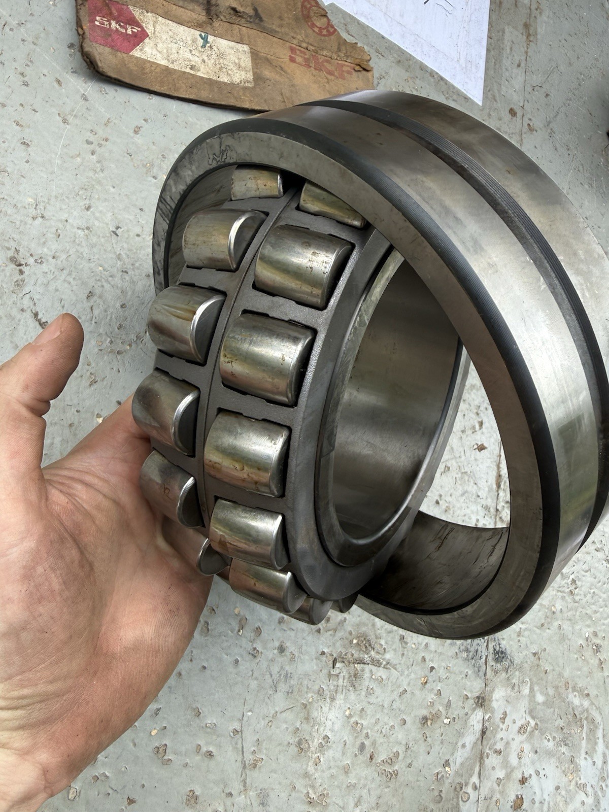 SKF 22226 Spherical Roller Bearing New Open Box