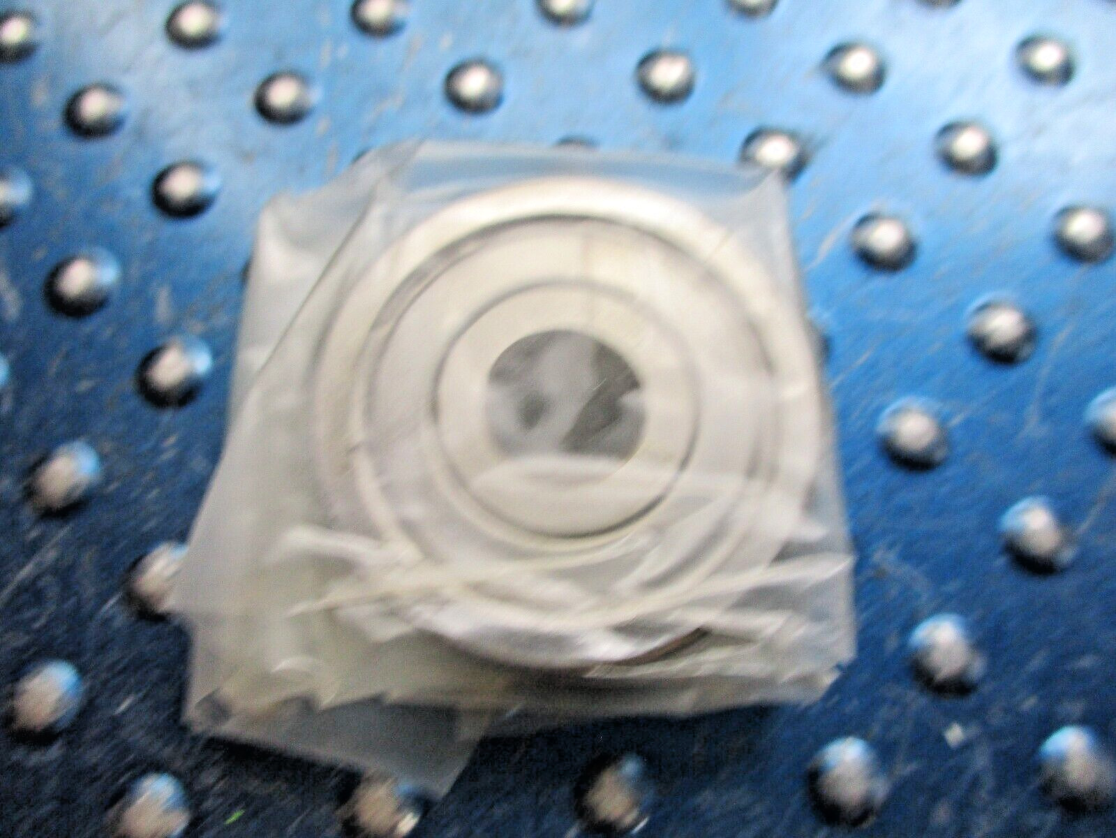 *NEW* SKF BALL BEARING 6300 2ZJEM UE01
