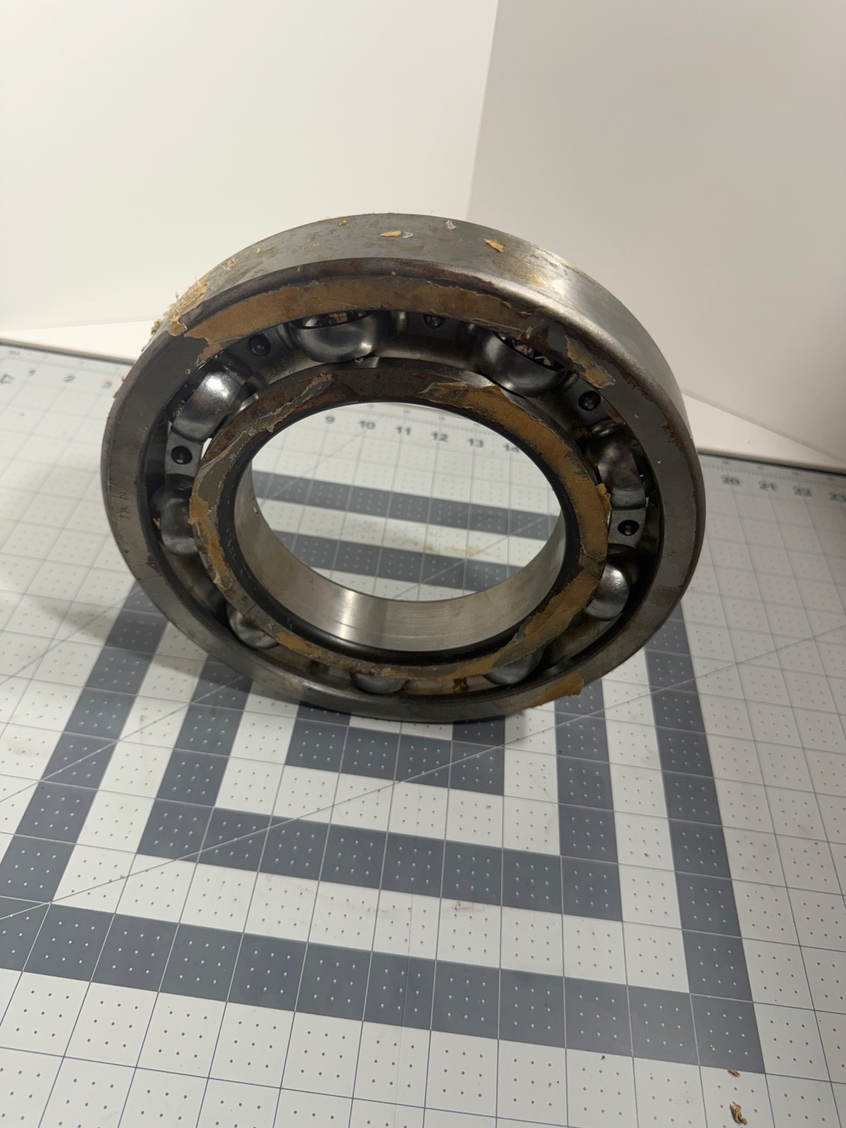 SKF 6226 – Single Row Deep Groove Ball Bearing – Made in USA – New Open Box