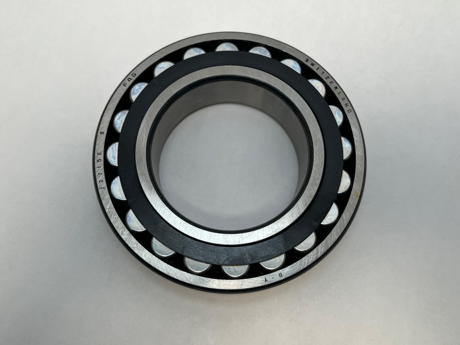 FAG 22215ESTVPBW33 Spherical Bearing 75x130x31 mm 22215-E-S-TVPB-W33 Switzerland