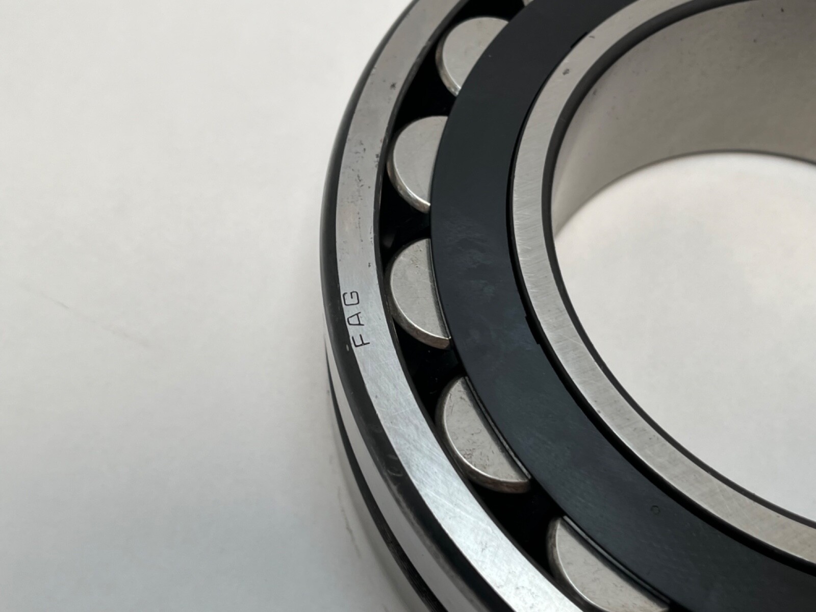 FAG 22224ES.TVP Spherical Bearing 120x215x58 mm 22224-ES-TVP-W33 USA