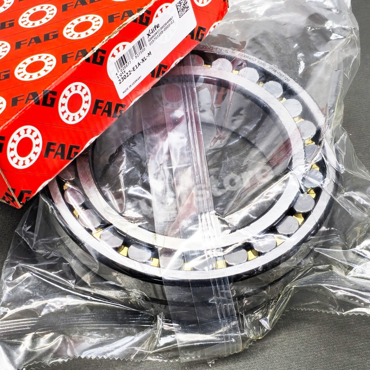 New 1Pcs Spherical Roller Bearing For 23022-E1A-XL-M 110x170x45mm FAG