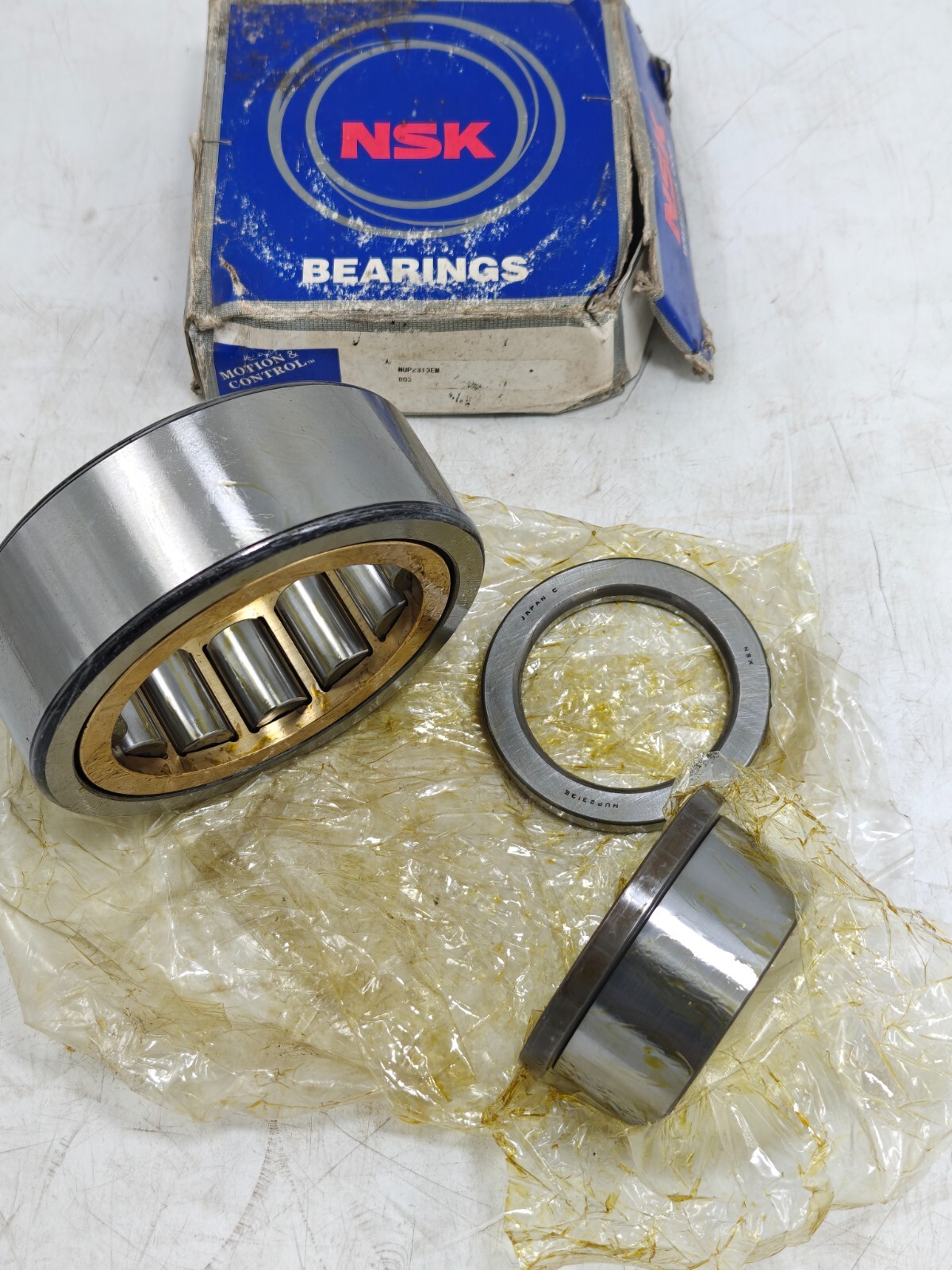NUP2313 EM NSK Cylindrical Roller Bearing 65x140x48mm NUP 2313 EM NSK JAPAN