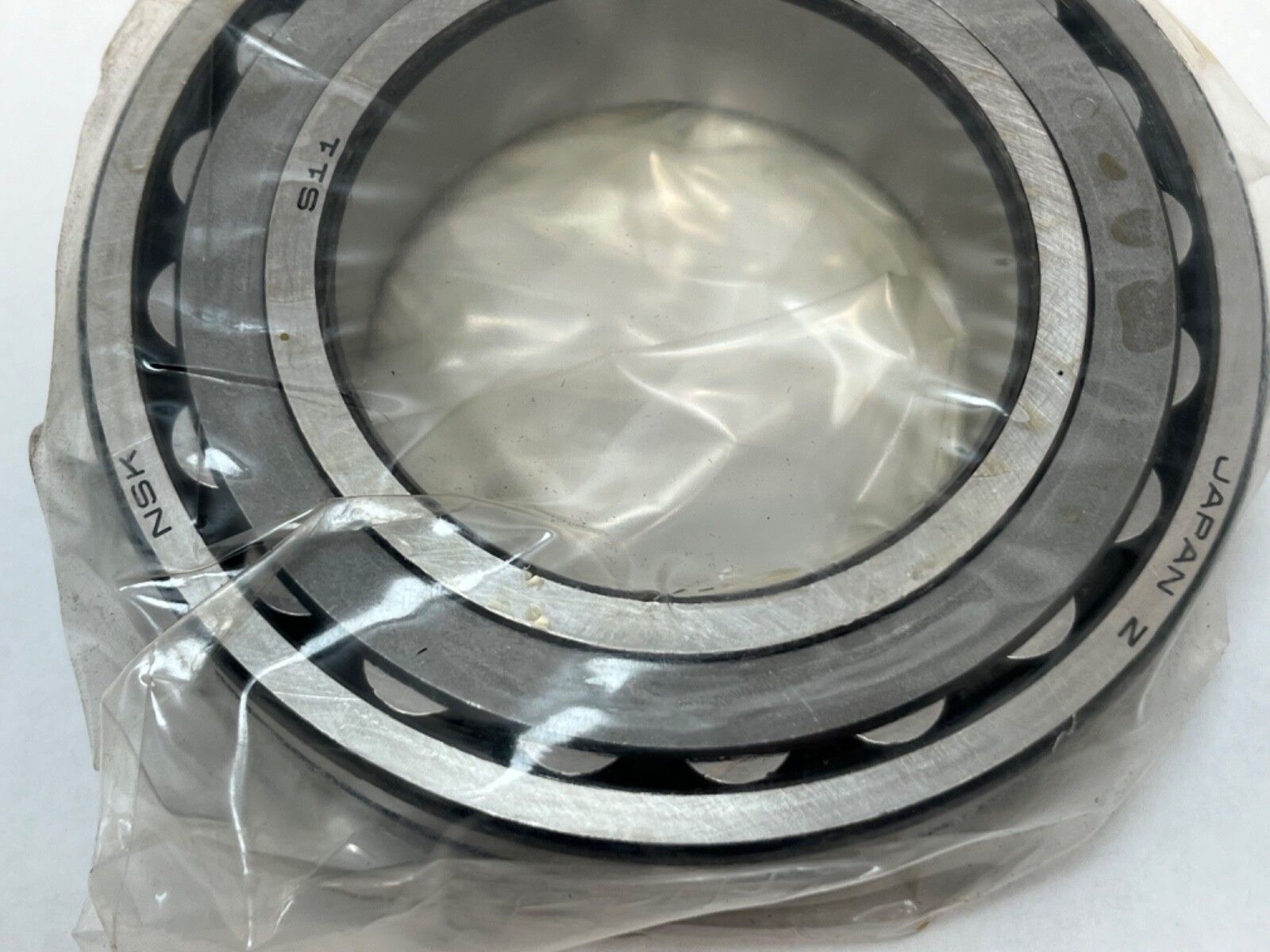 NSK 22215CDE4S11 Spherical Bearing 75x130x31 mm 22215 CD W33/E4 S11 Japan
