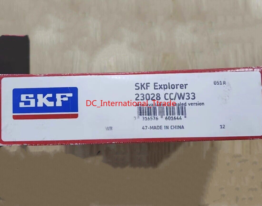 NEW SKF 23028 CC/W33 spherical roller bearing #DW