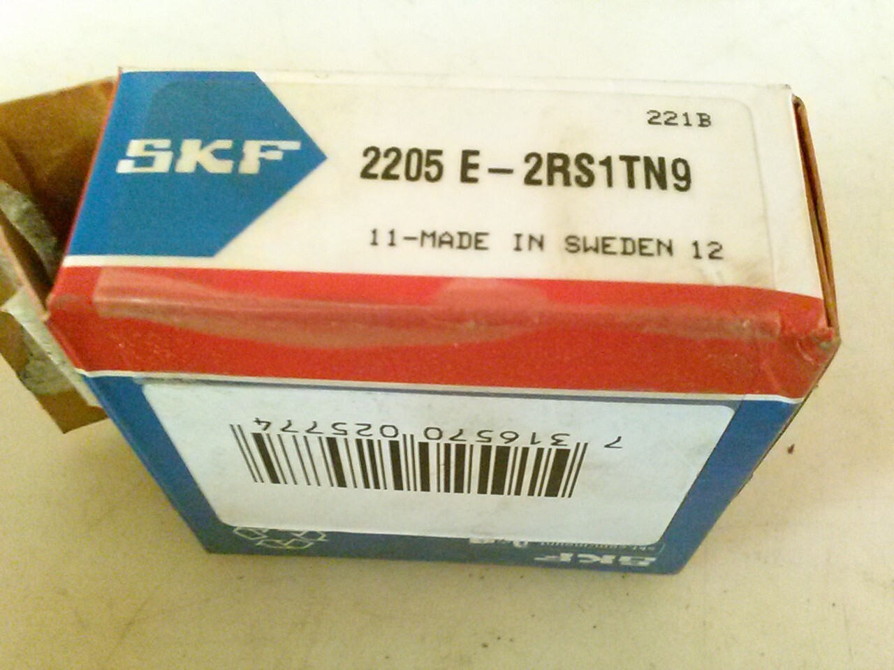 SKF 2205E 2RS1 TN9 double row self aligning ball bearing, made in Sweden.