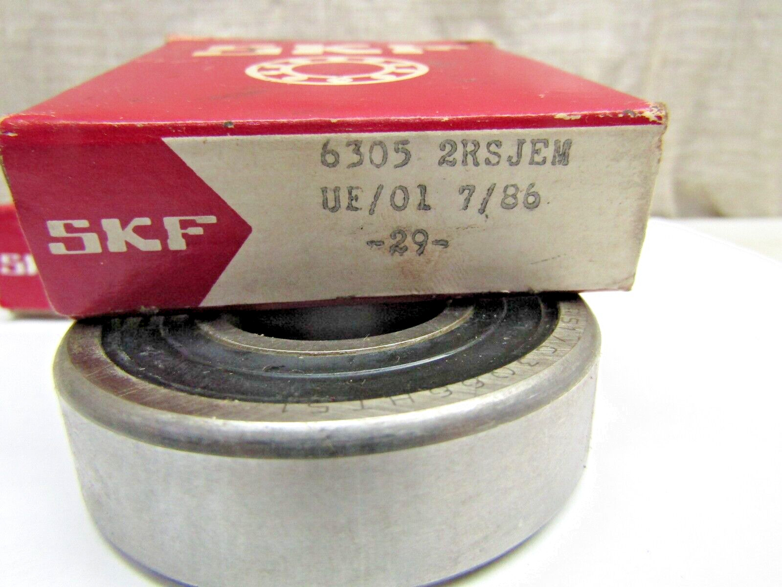 SKF 6305-2RS JEM 25mm X 62mm X 17 mm Sealed Bearing