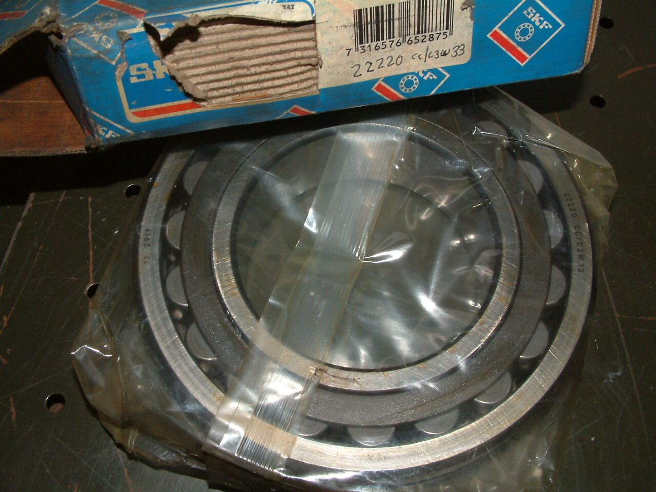 22220CC/C3W33 SKF BEARING