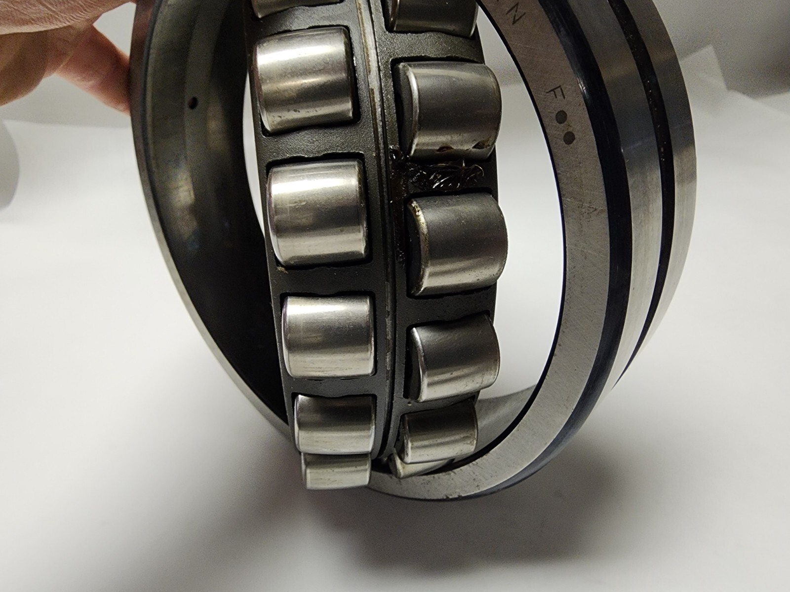 Used SKF 22220 CCK/C3 W33 Spherical Roller Bearing 180MM OD x 100MM ID x 46MM W
