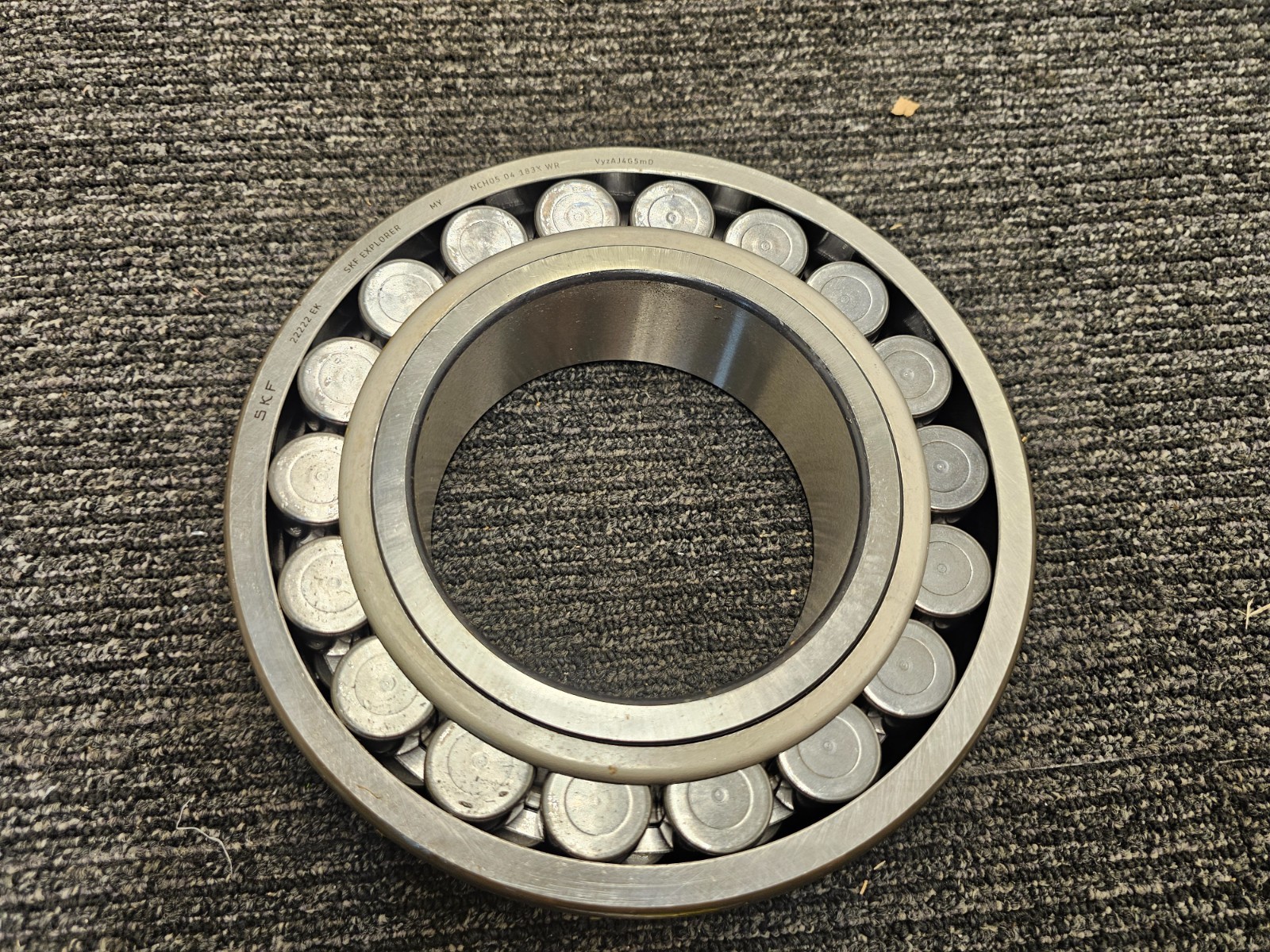 SKF 22222 EK Spherical Roller Bearing ID 120mm OD 215mm W 58mm Tap 1:12 Durable